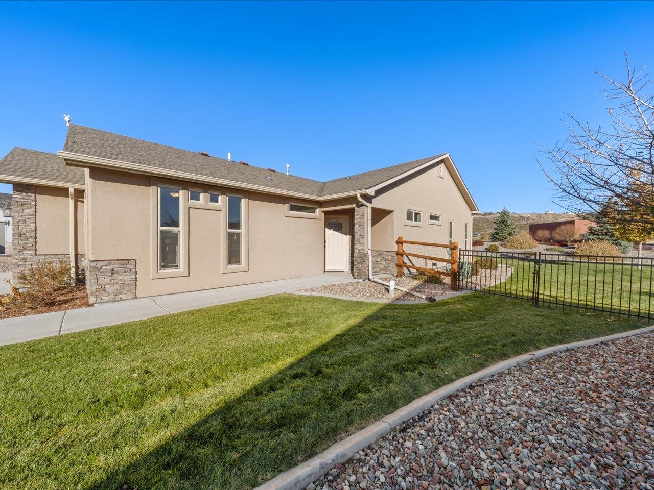 335 Se Cobblestone Court Property Photo 3