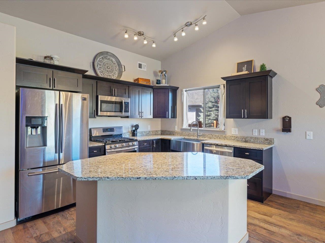 335 Se Cobblestone Court Property Photo 5