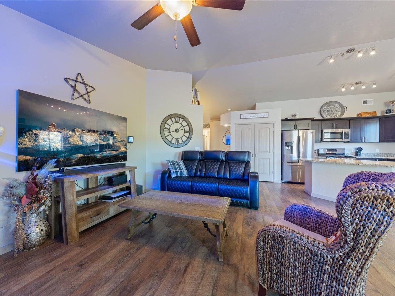 335 Se Cobblestone Court Property Photo 6