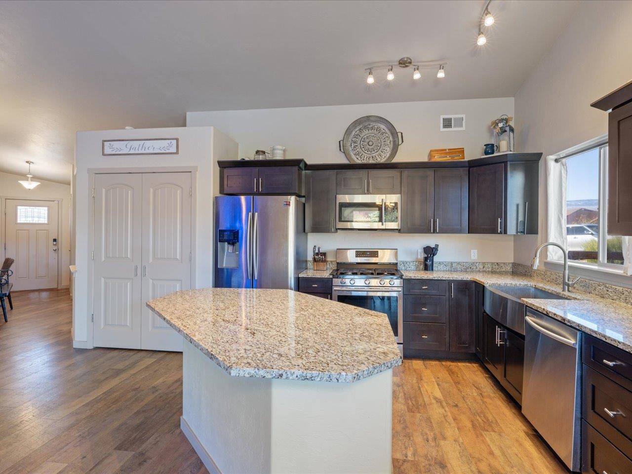 335 Se Cobblestone Court Property Photo 9