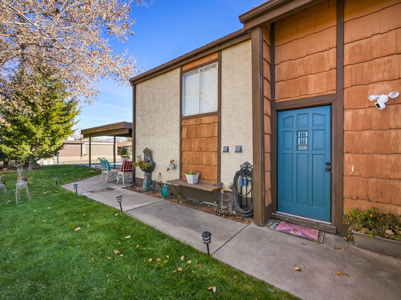 3121 Lakeside Way Property Photo