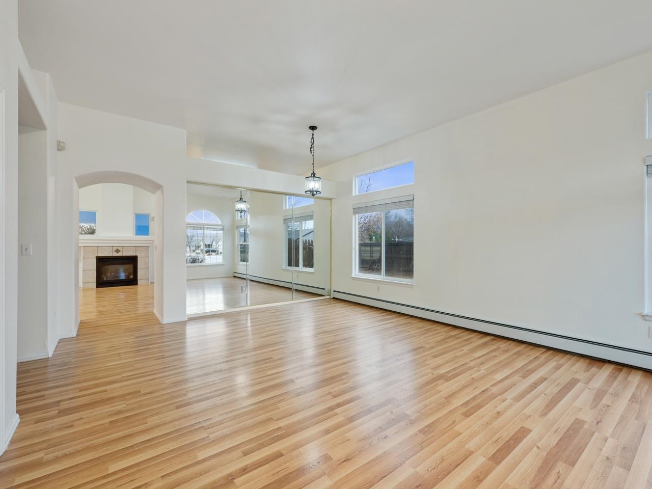 410 Comstock Drive Property Photo 3