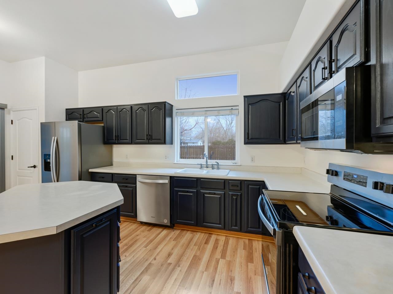 410 Comstock Drive Property Photo 9