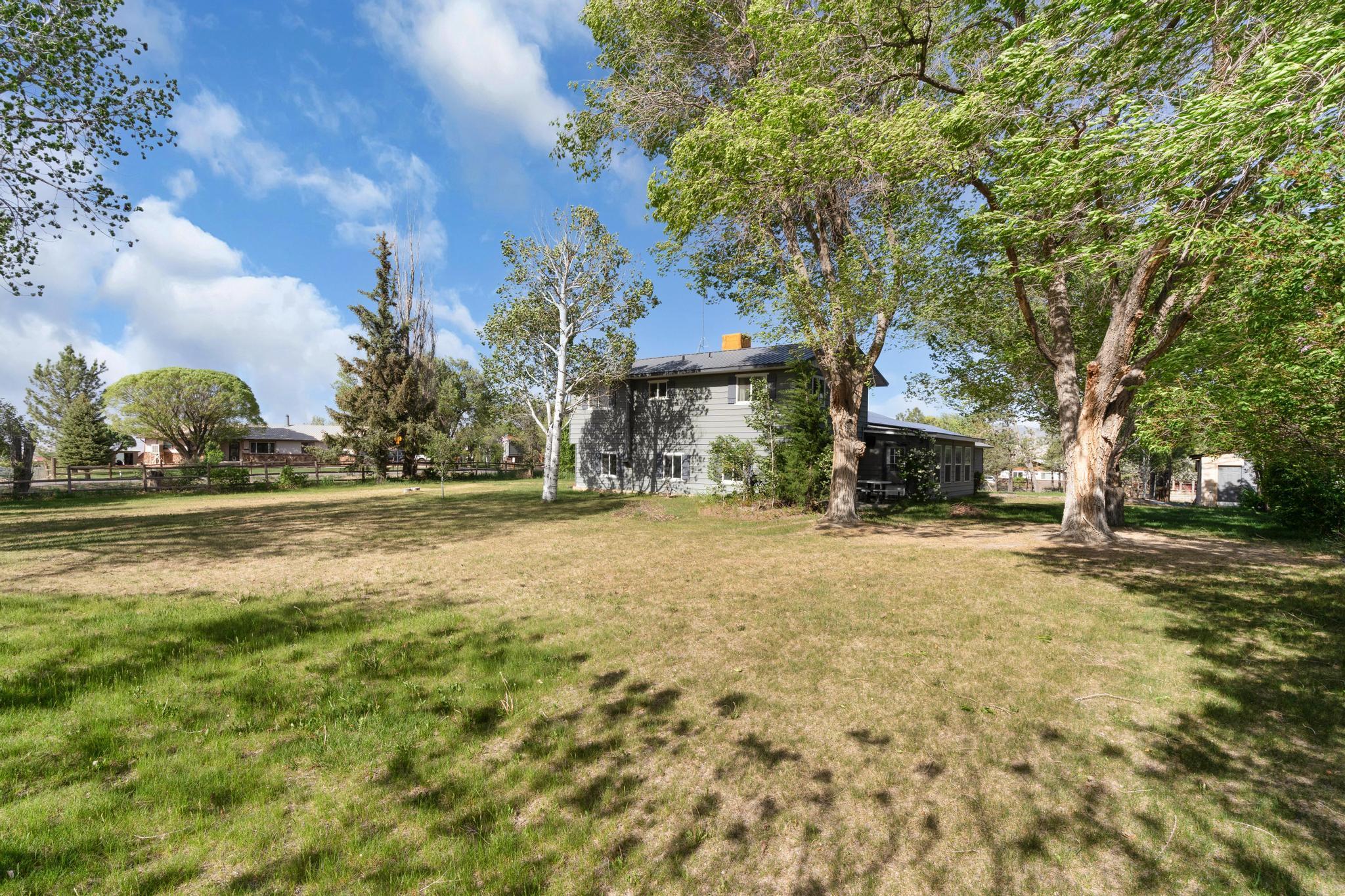 60918 Gunnison Avenue Property Photo 6