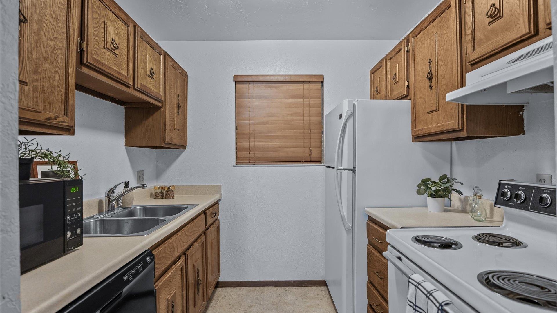 3150 Lakeside Drive Property Photo 11