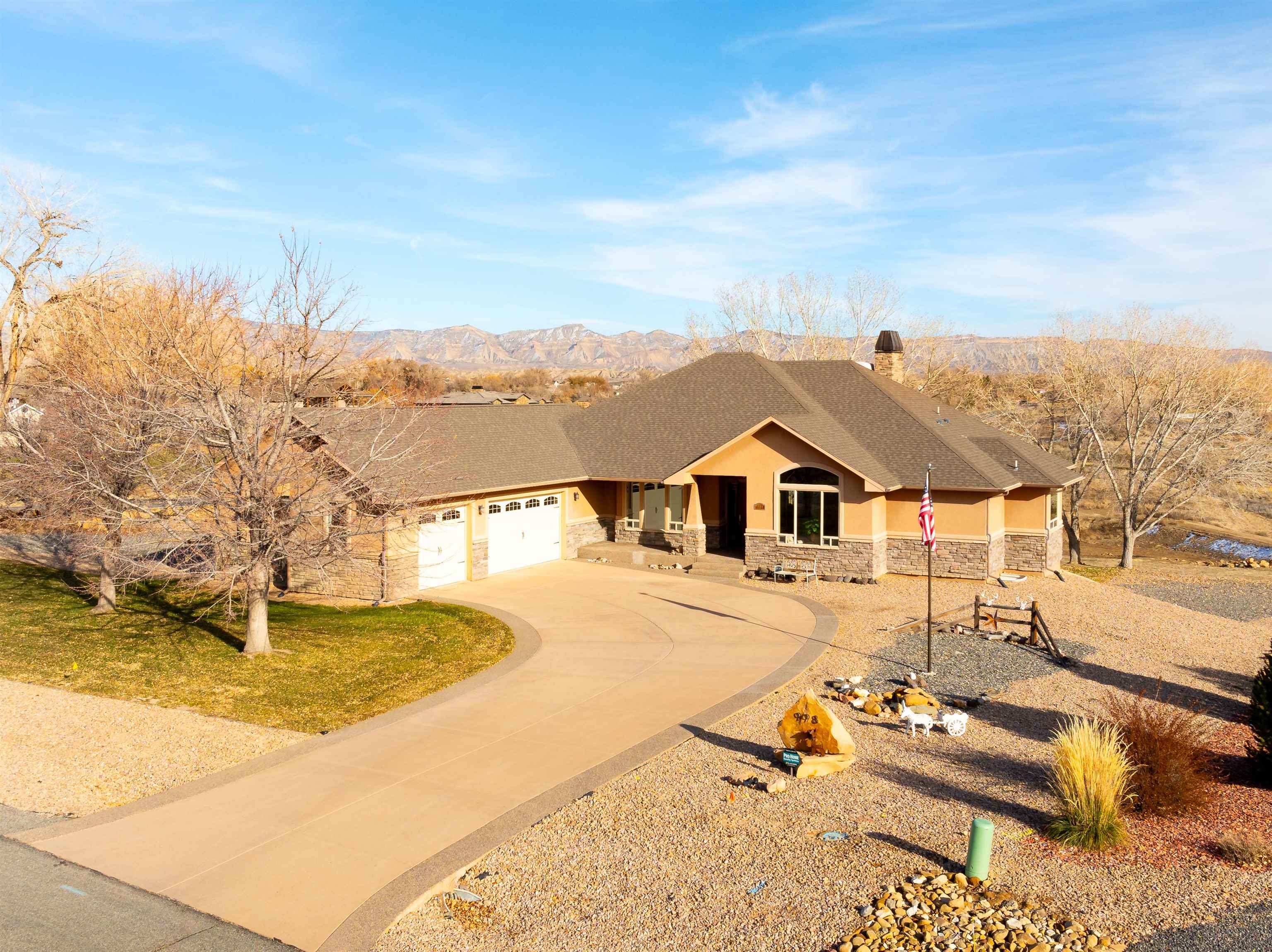 998 Kestrel Court Property Photo 1