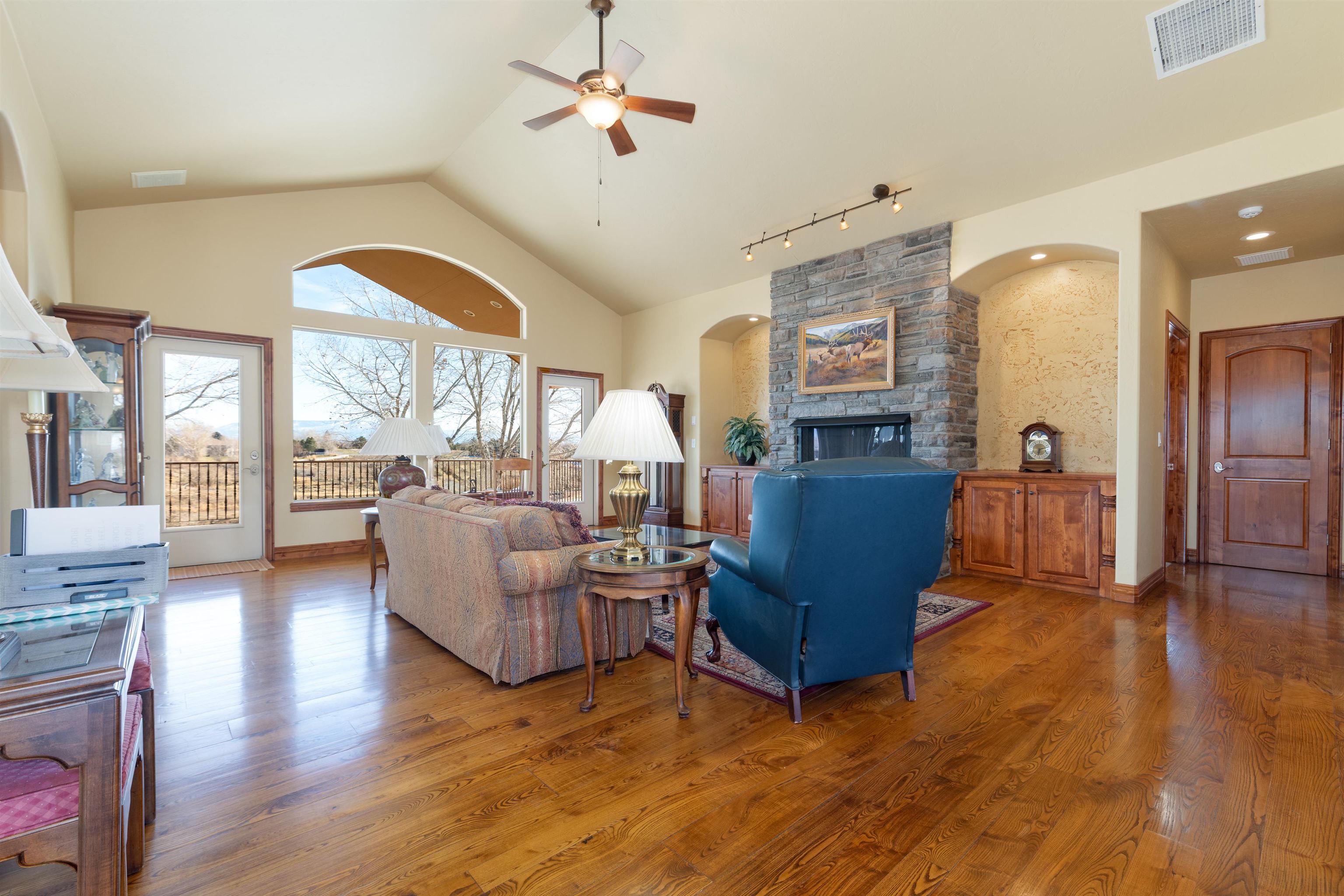 998 Kestrel Court Property Photo 6