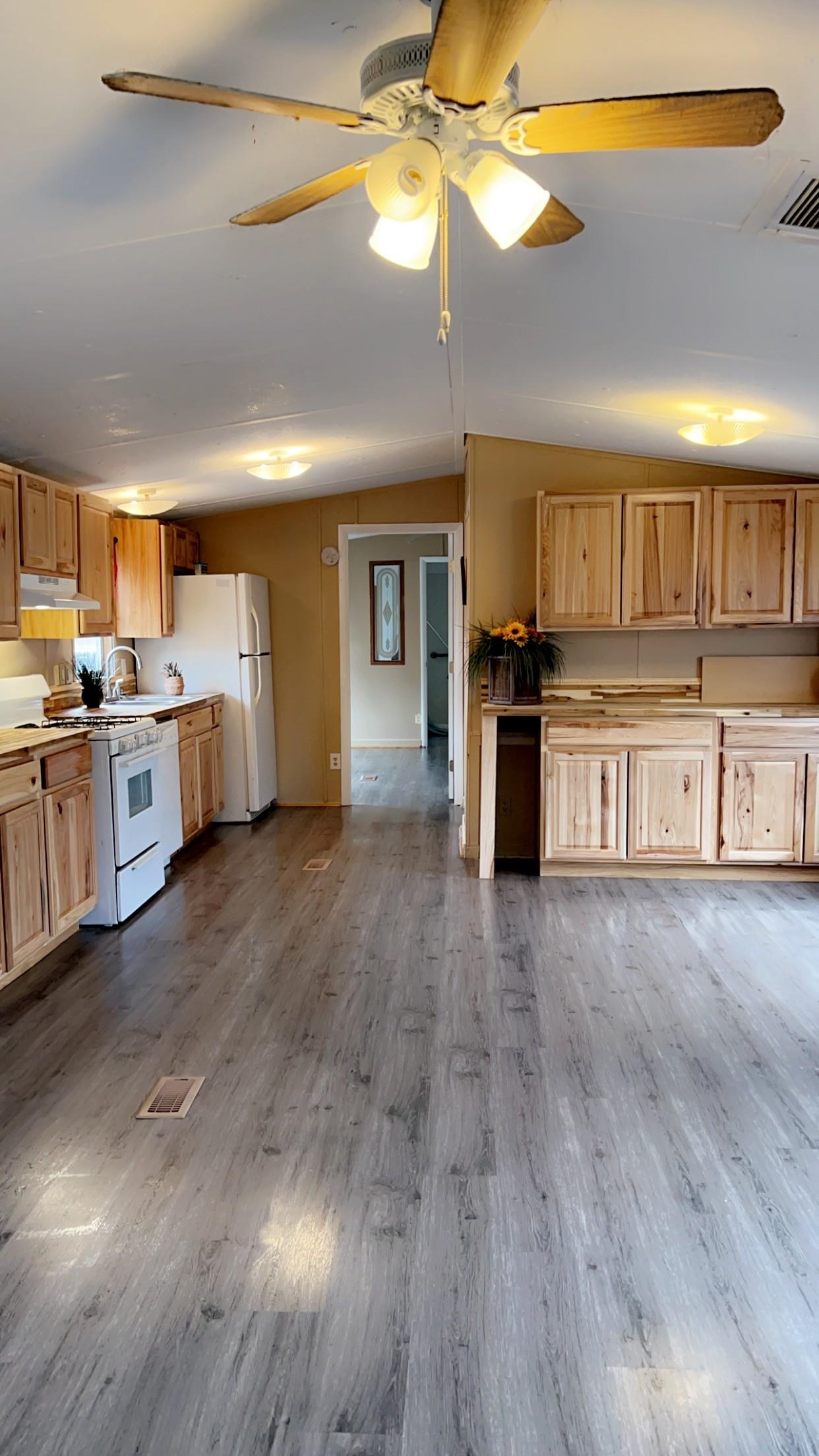 1037 Carbonera Avenue Property Photo 6