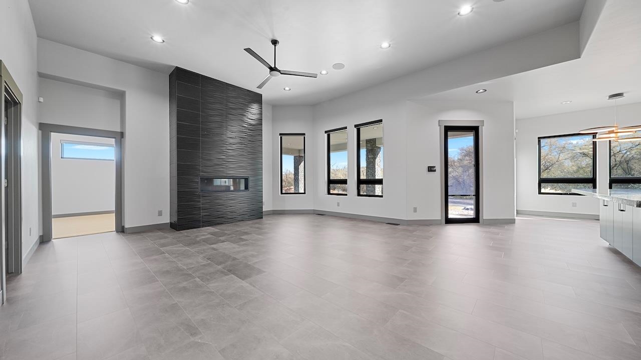 664 Ellen Drive Property Photo 3
