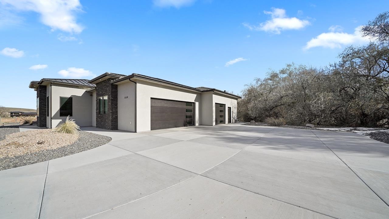 664 Ellen Drive Property Photo 29