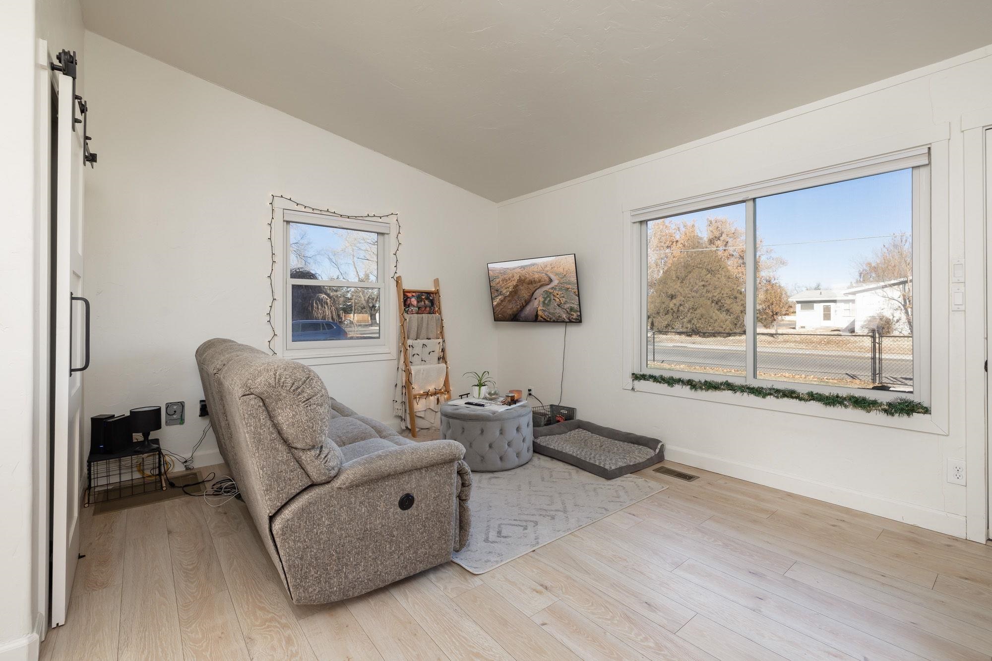 1905 Grand Avenue Property Photo 4