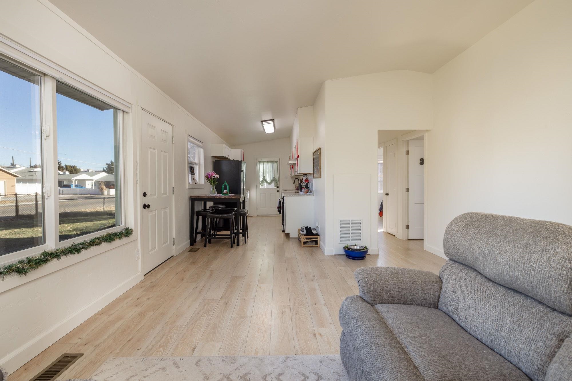 1905 Grand Avenue Property Photo 6