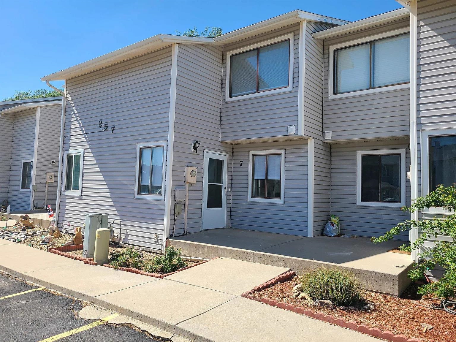 257 Beacon Court Property Photo 1