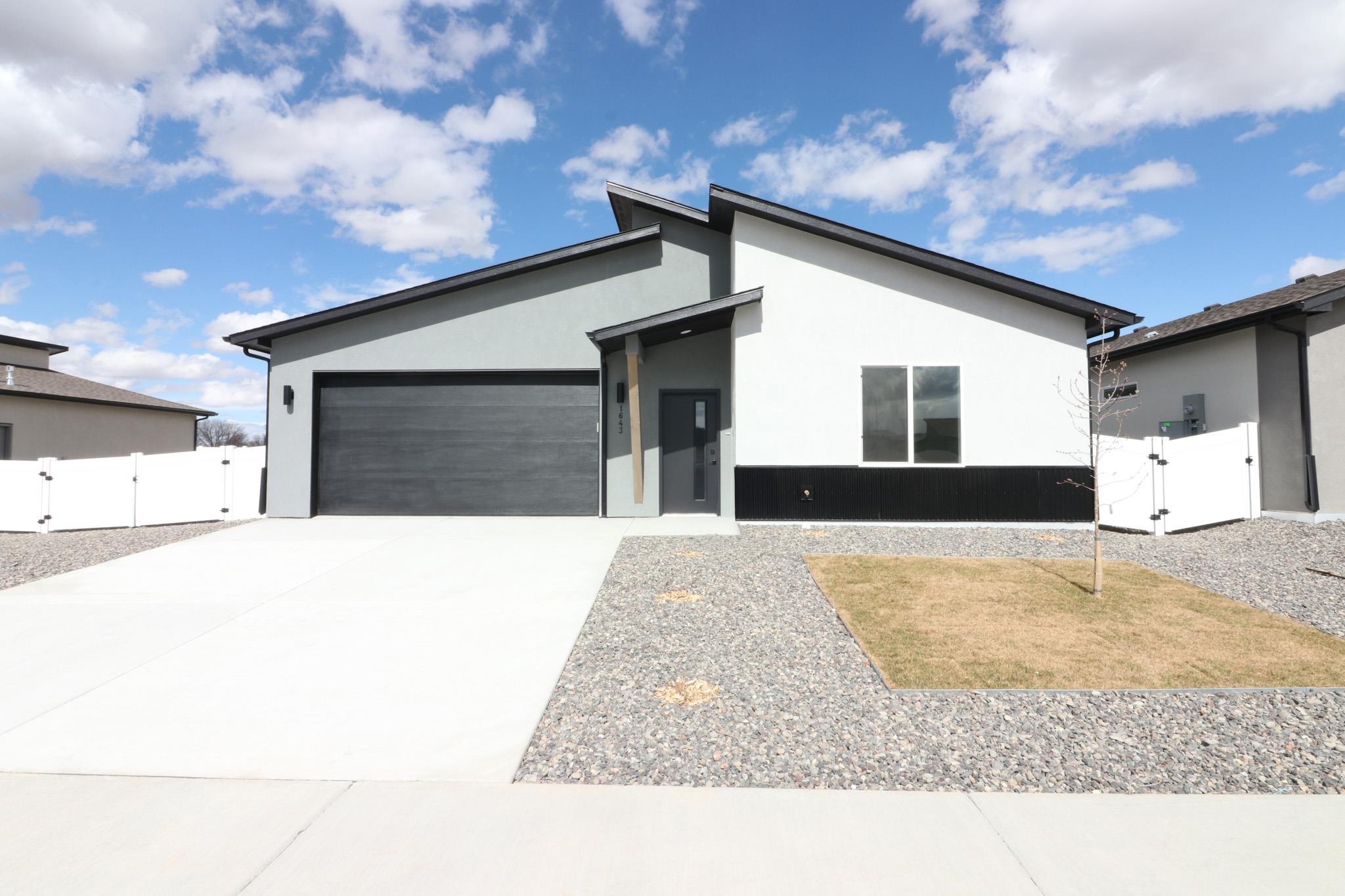1643 Rusty Rivet Road Property Photo 2