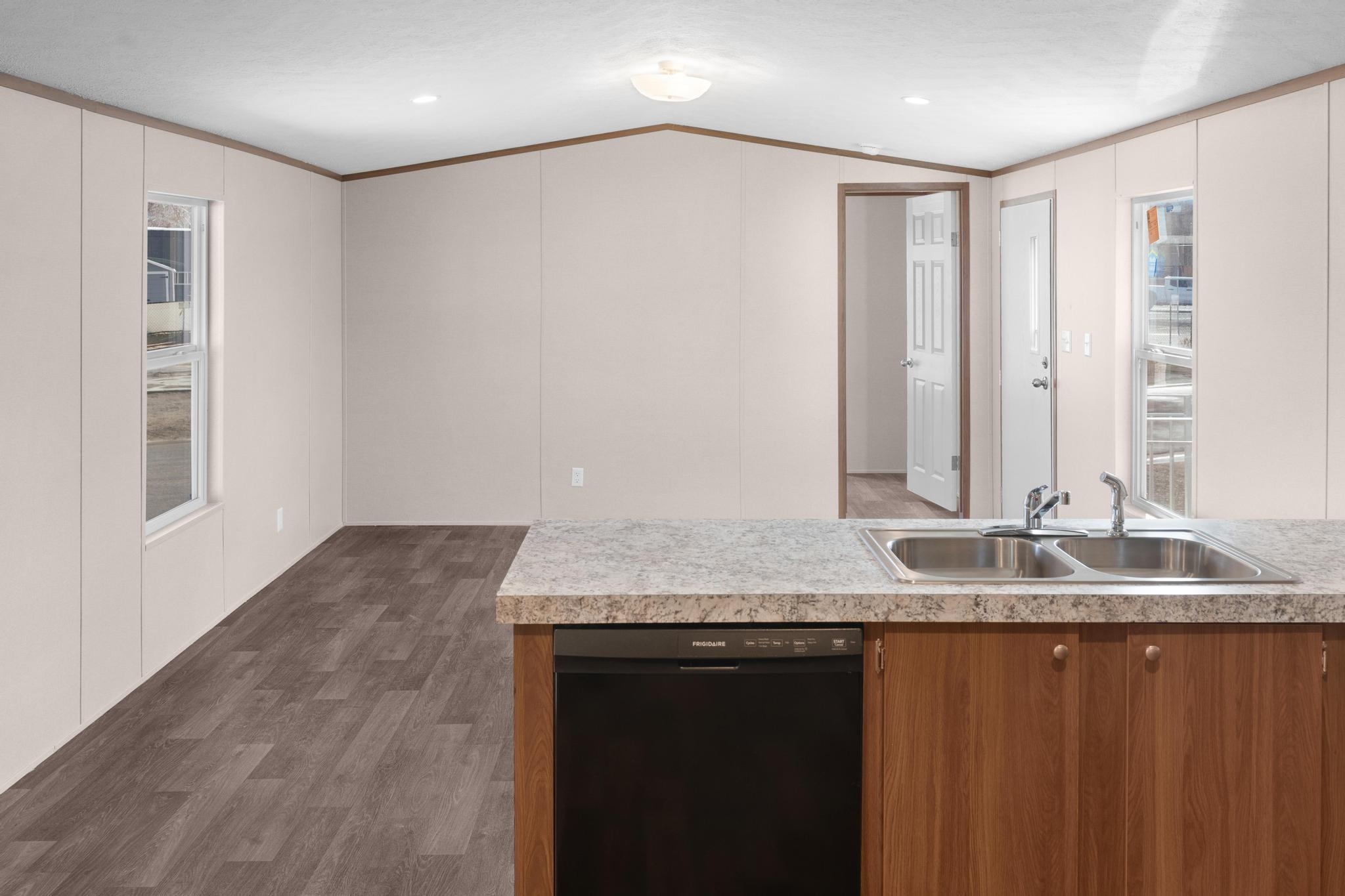 317 W 8th Street Property Photo 6