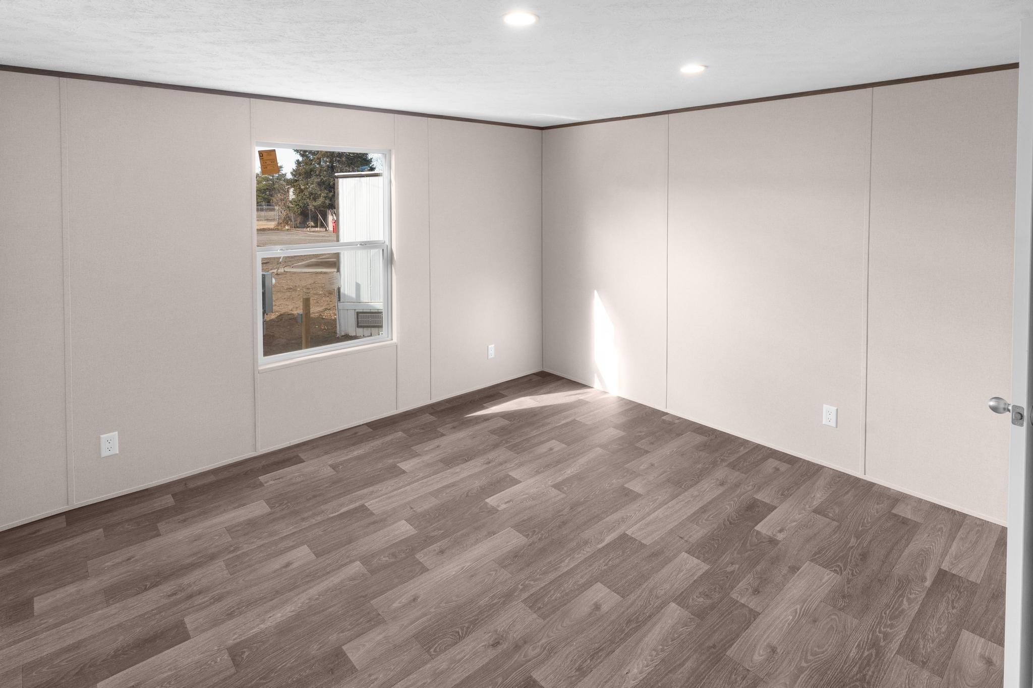 317 W 8th Street Property Photo 10