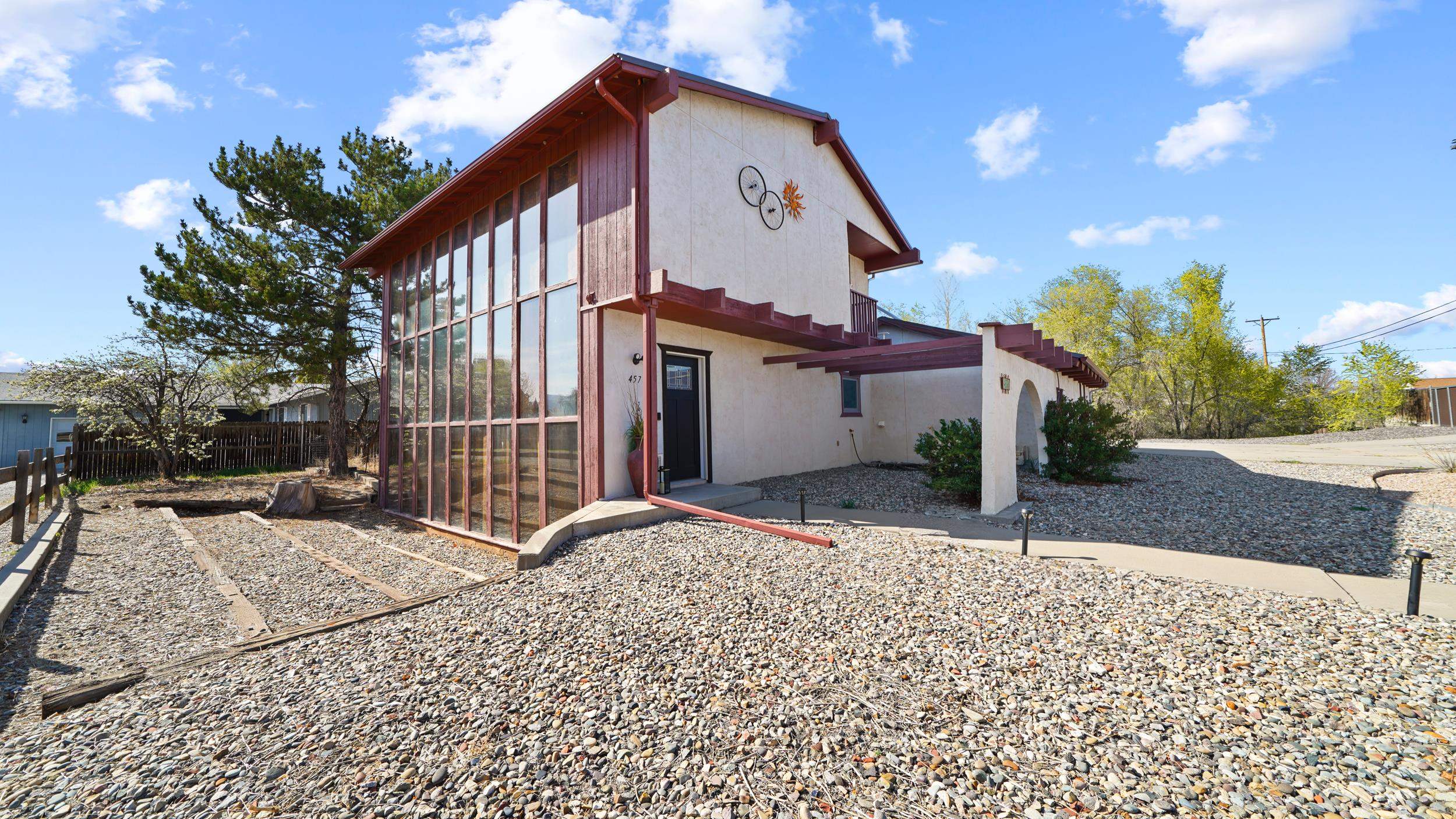 457 N Mesa Avenue Property Photo 1
