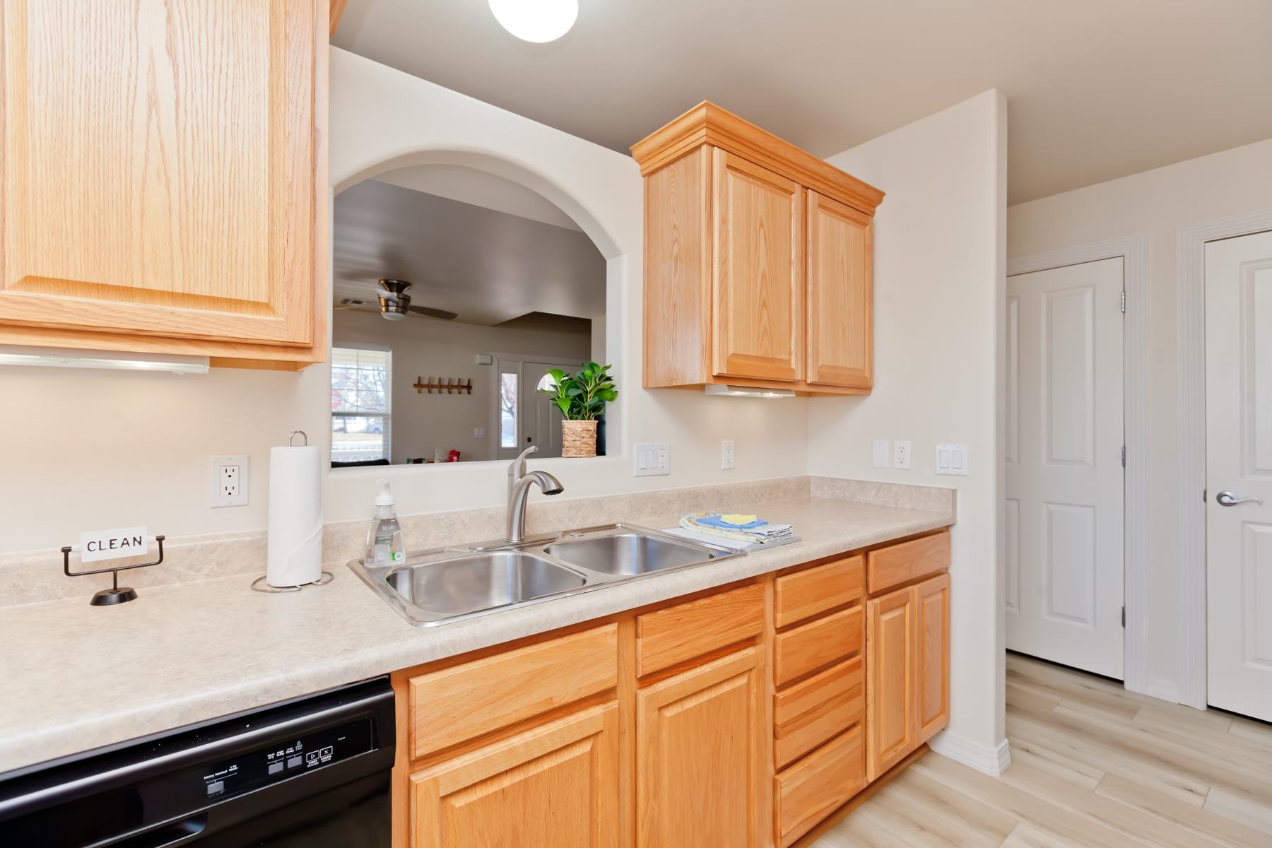 1259 Windsor Park Drive Property Photo 8