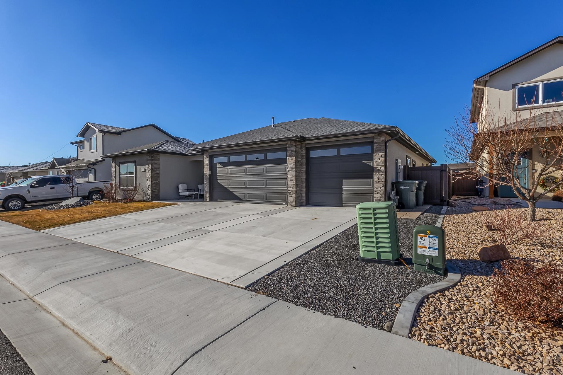 421 Brealyn Court Property Photo 3