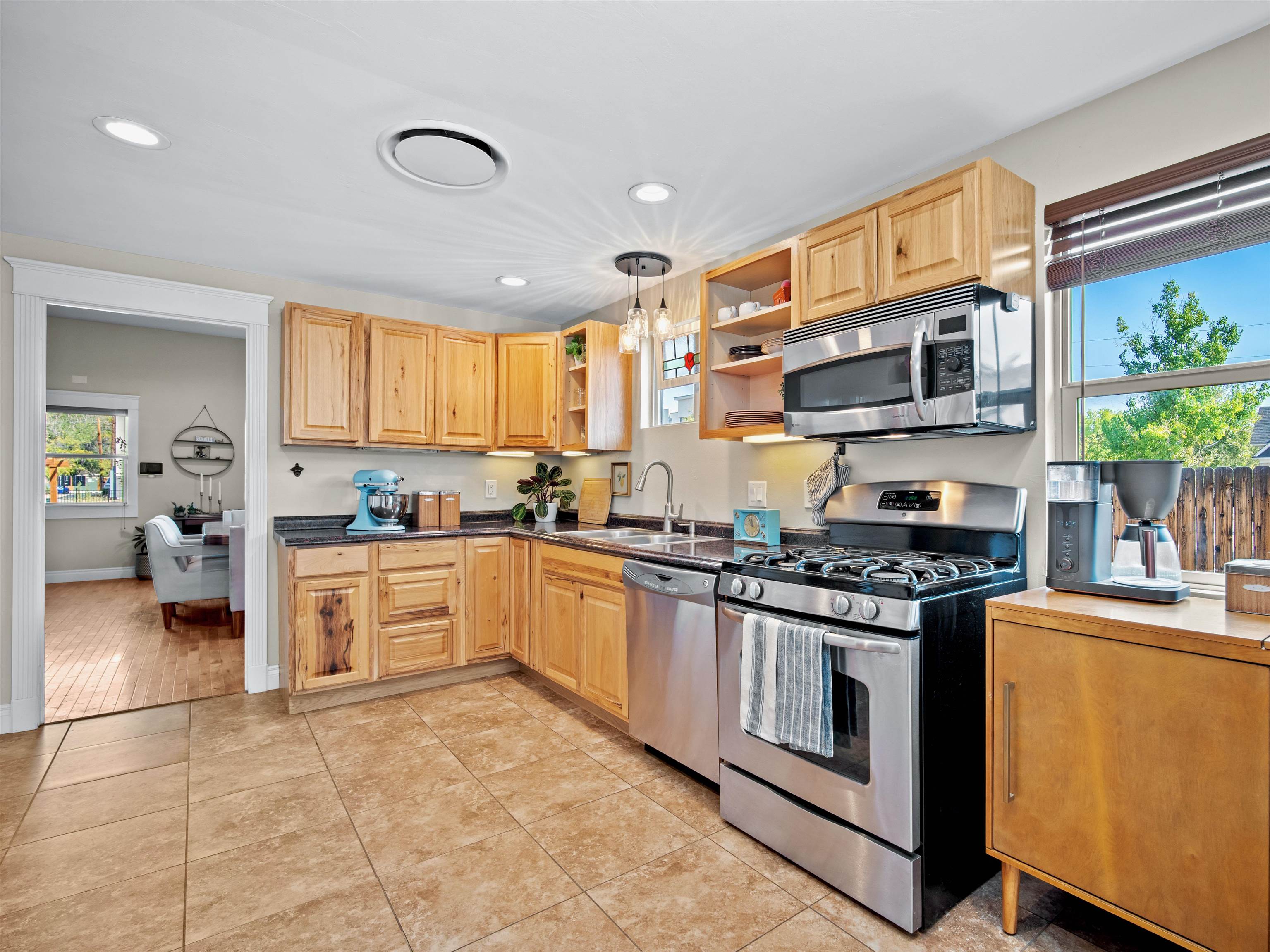 955 Grand Avenue Property Photo 7