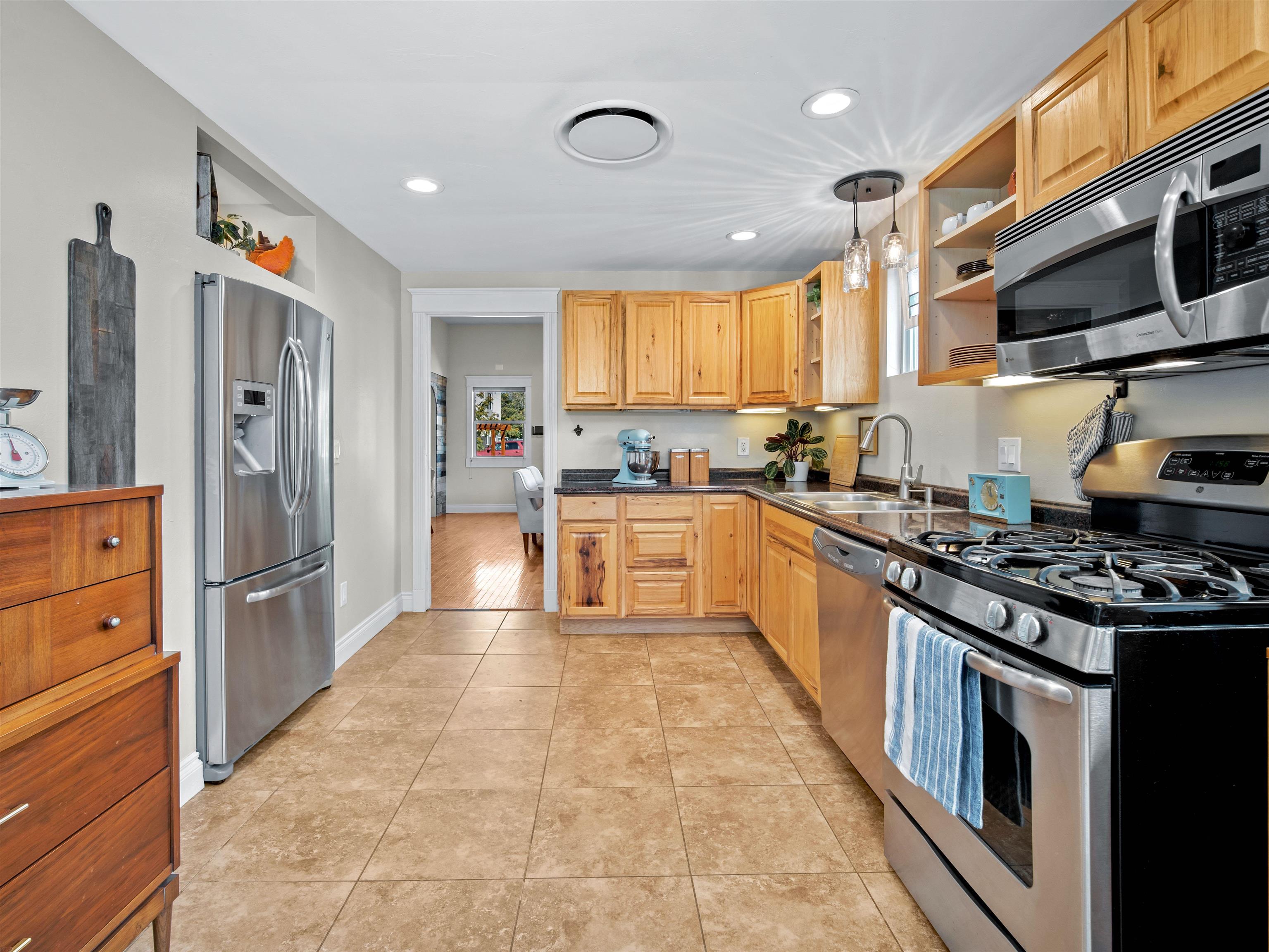 955 Grand Avenue Property Photo 14