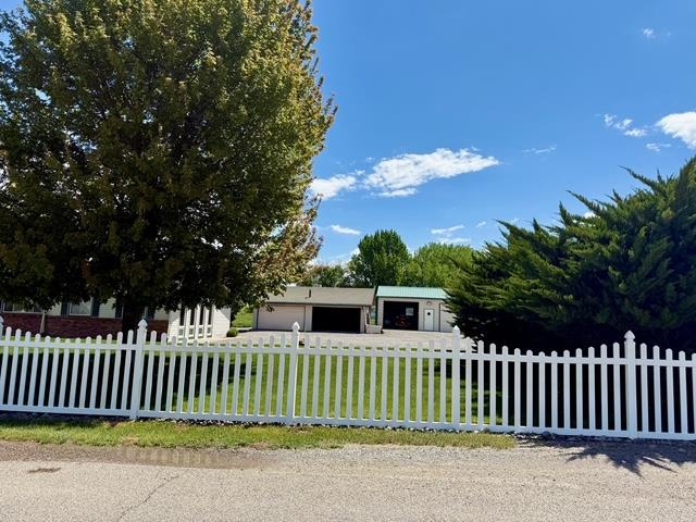 6740 1900 Road Property Photo 7