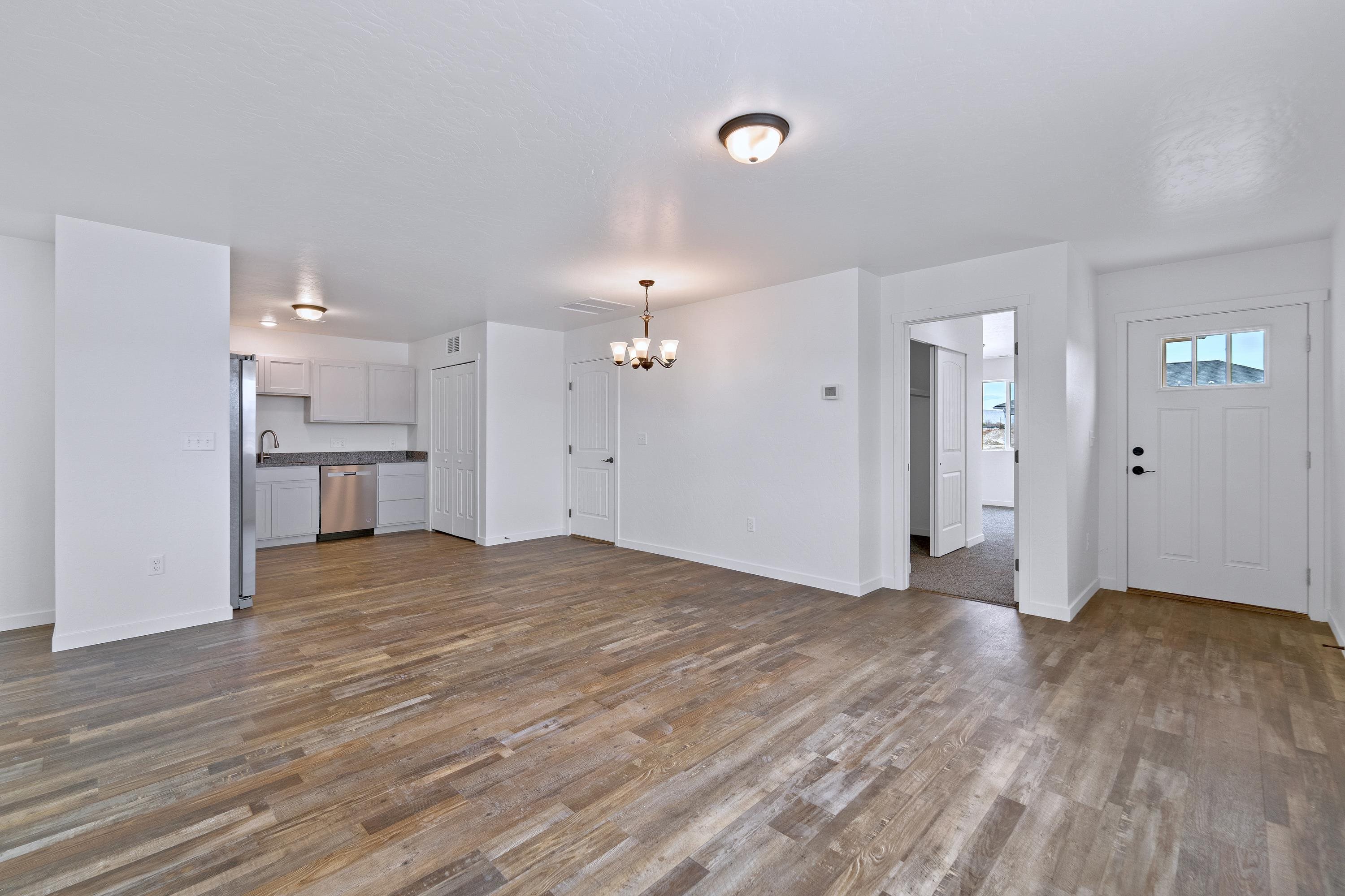 2373 Zion Canyon Avenue Property Photo 5