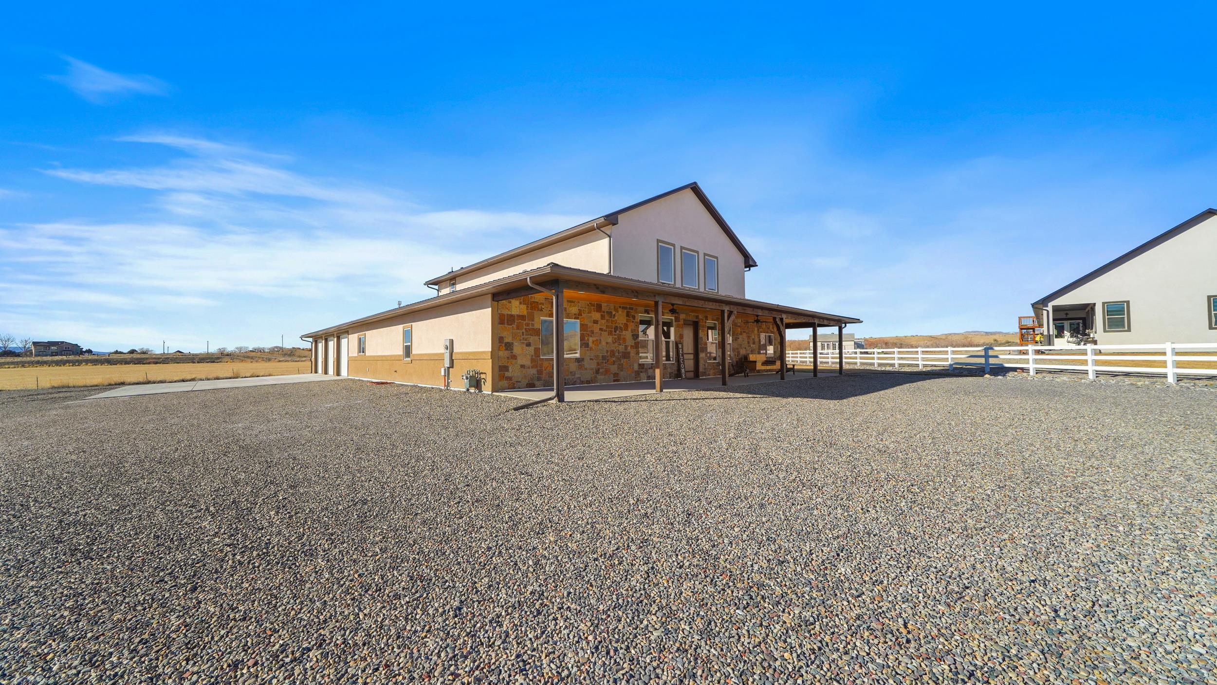 947 26 Road Property Photo 3