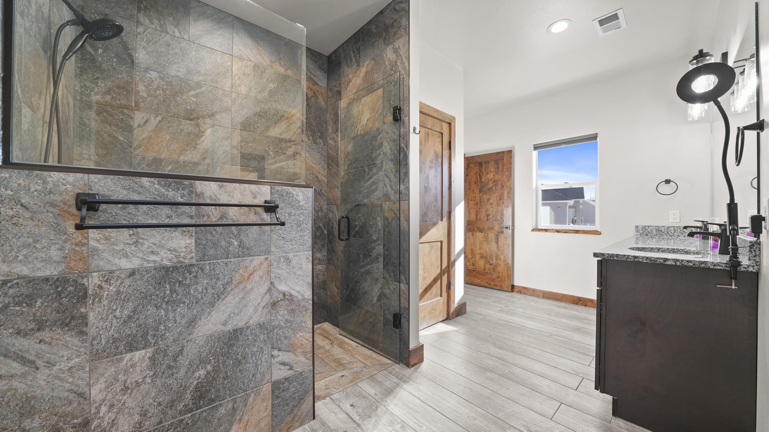 947 26 Road Property Photo 17