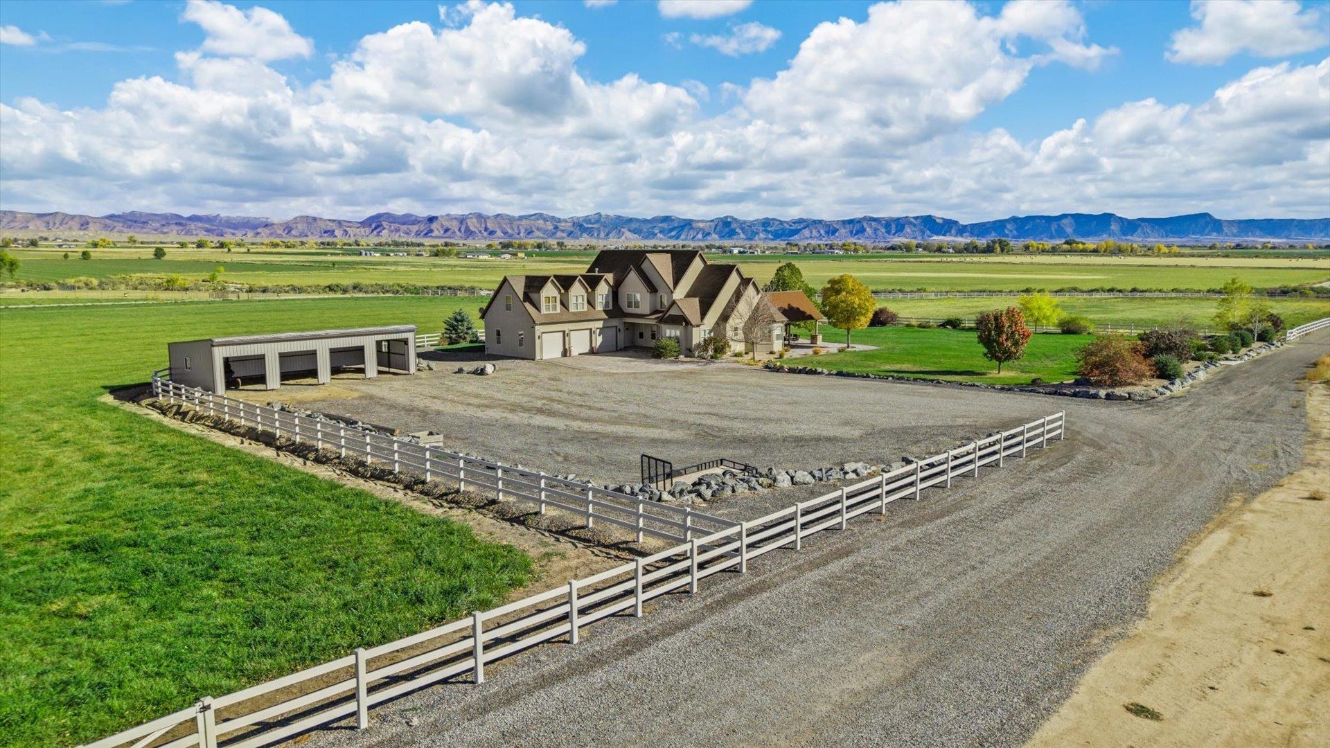 1516 13 Road Property Photo 3