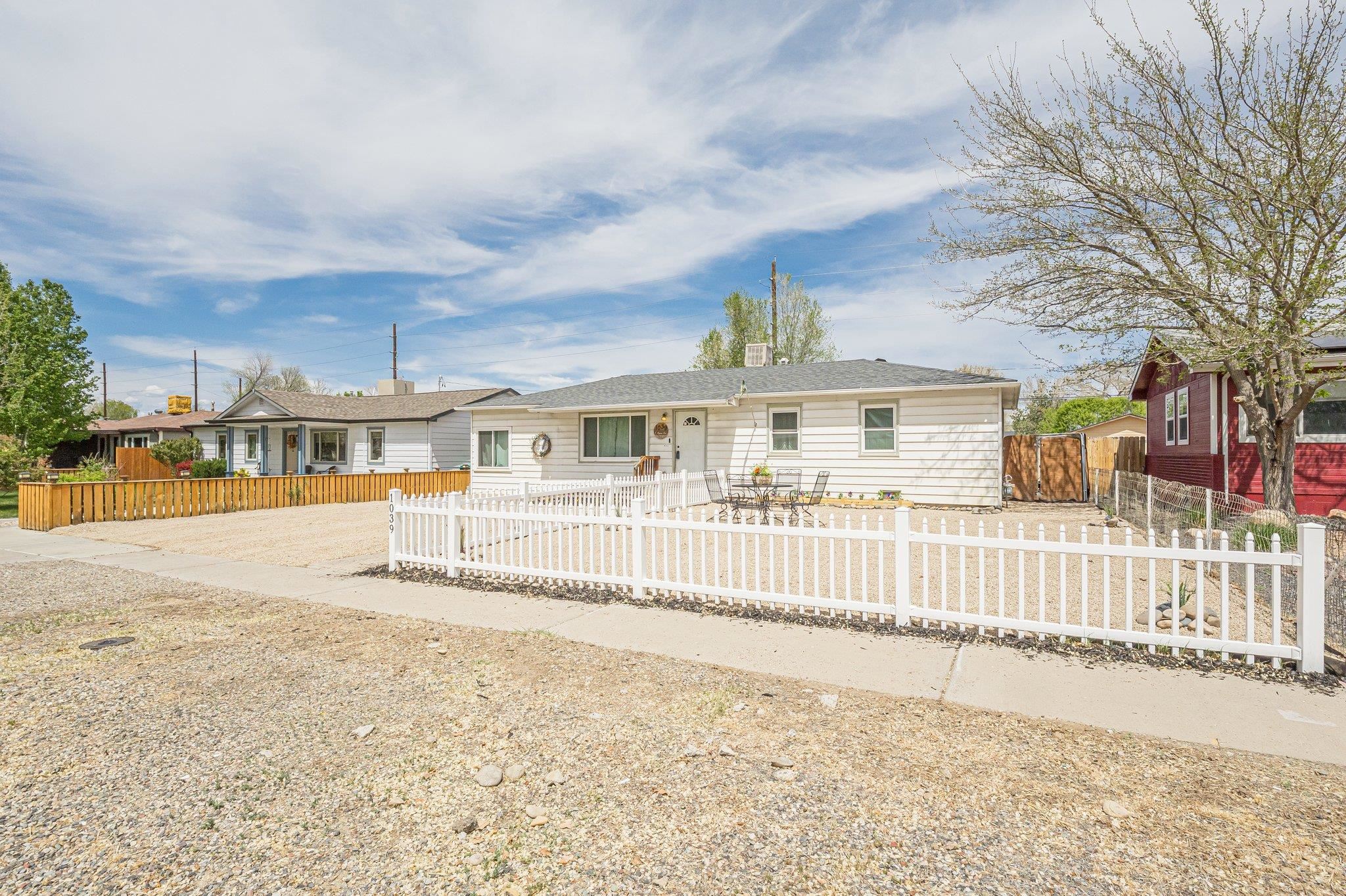 1039 E Aspen Avenue