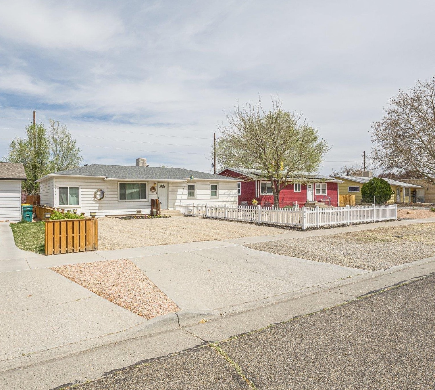 1039 E Aspen Avenue Property Photo 2