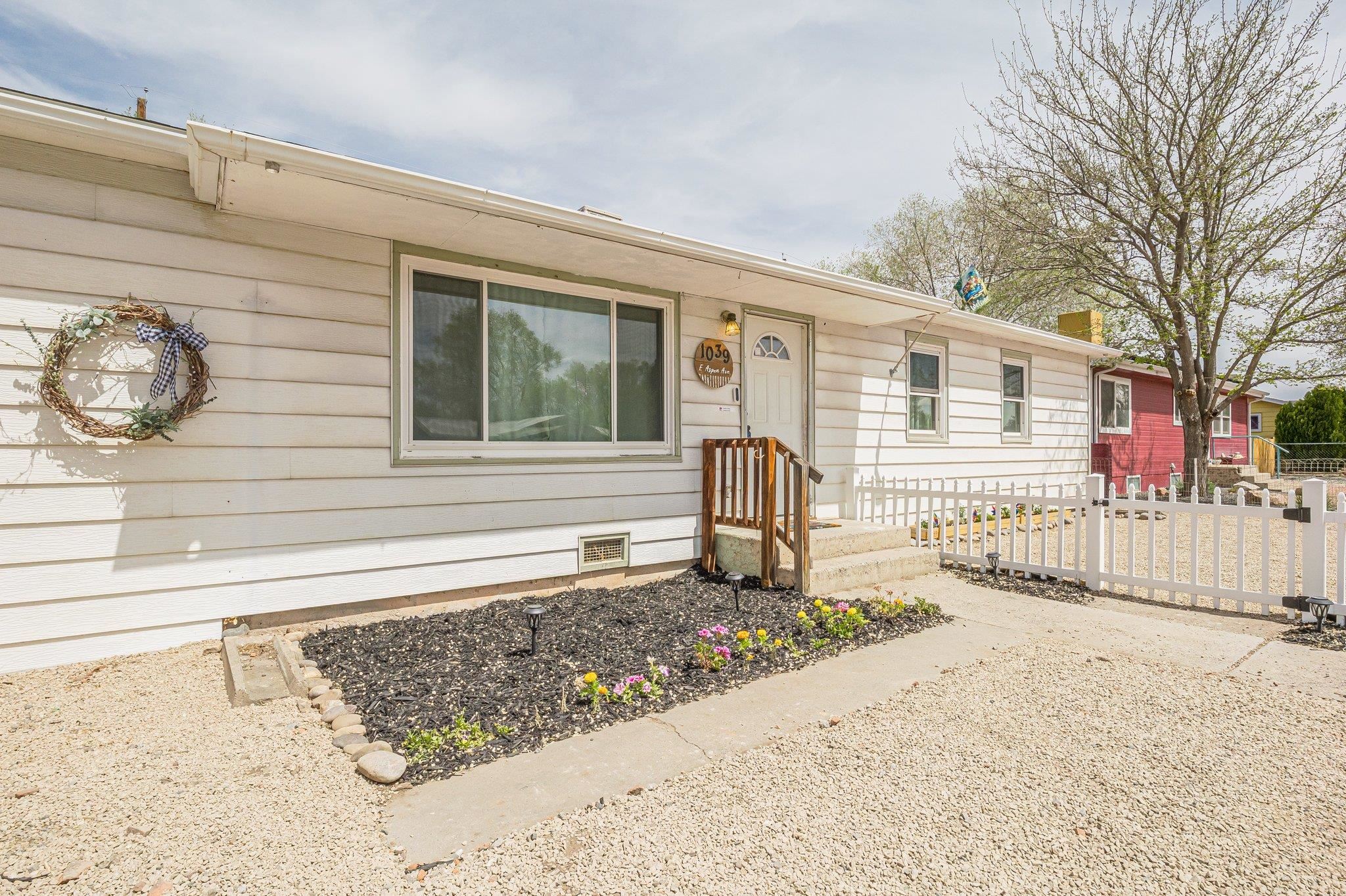 1039 E Aspen Avenue Property Photo 3