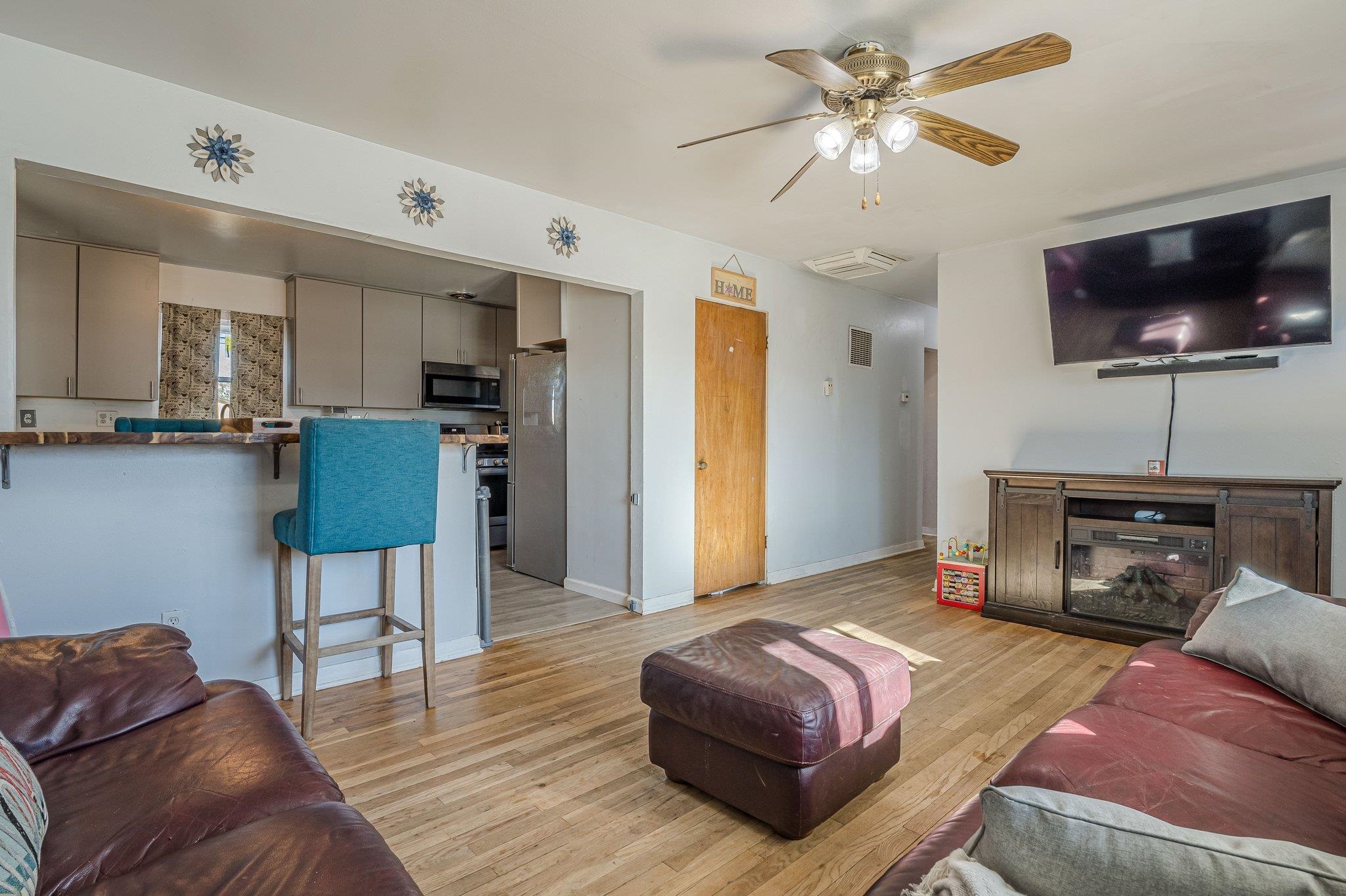 1039 E Aspen Avenue Property Photo 8