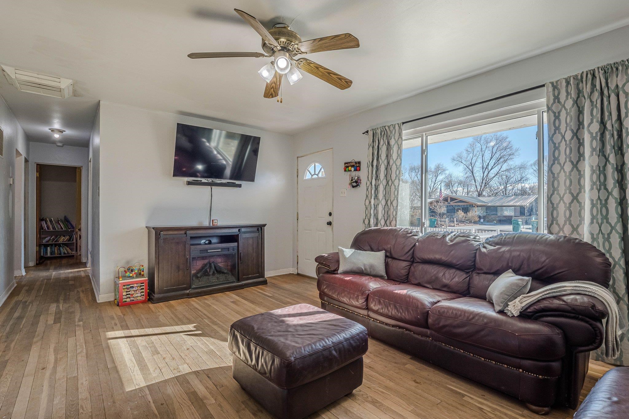 1039 E Aspen Avenue Property Photo 9