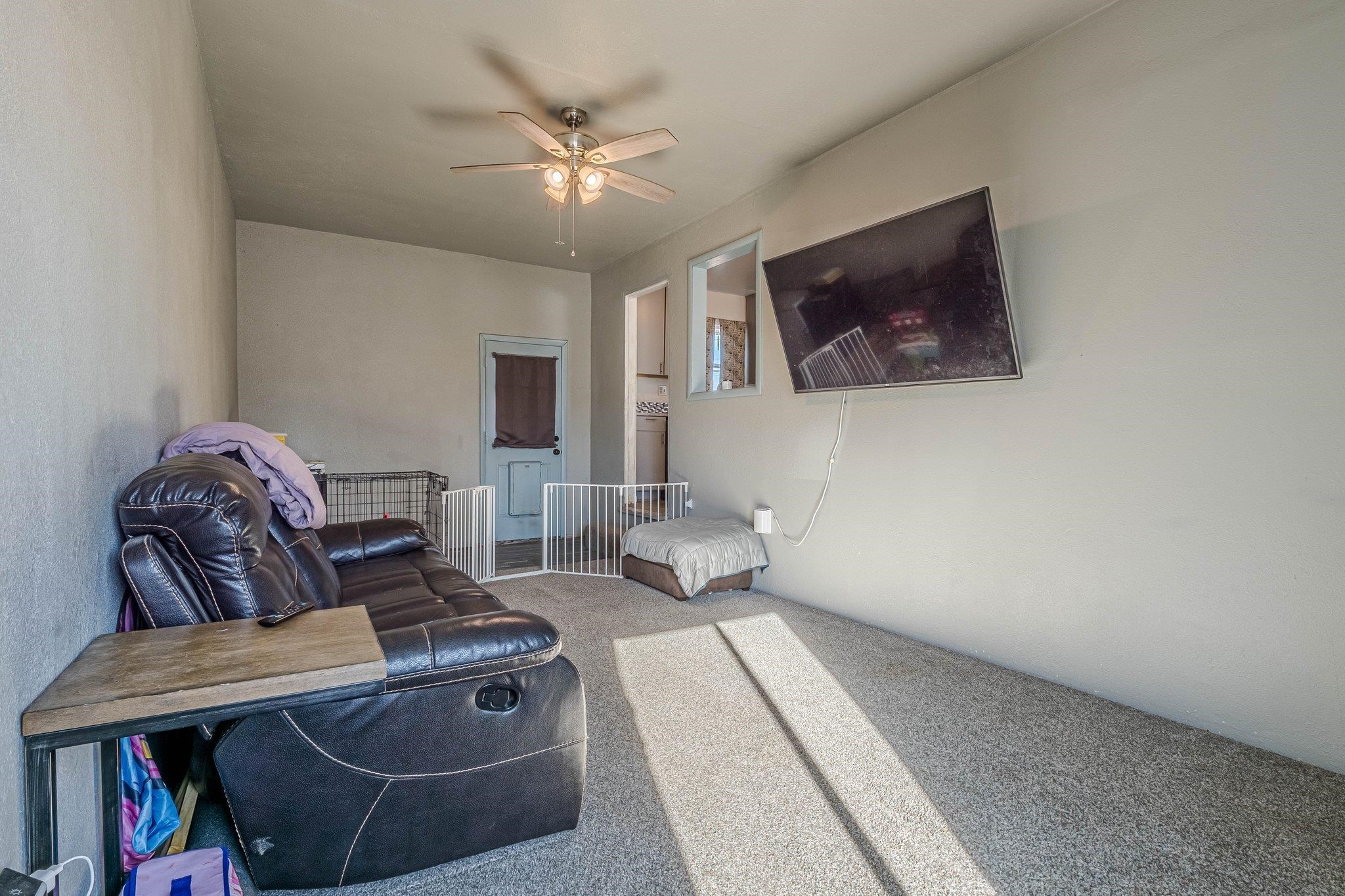 1039 E Aspen Avenue Property Photo 16