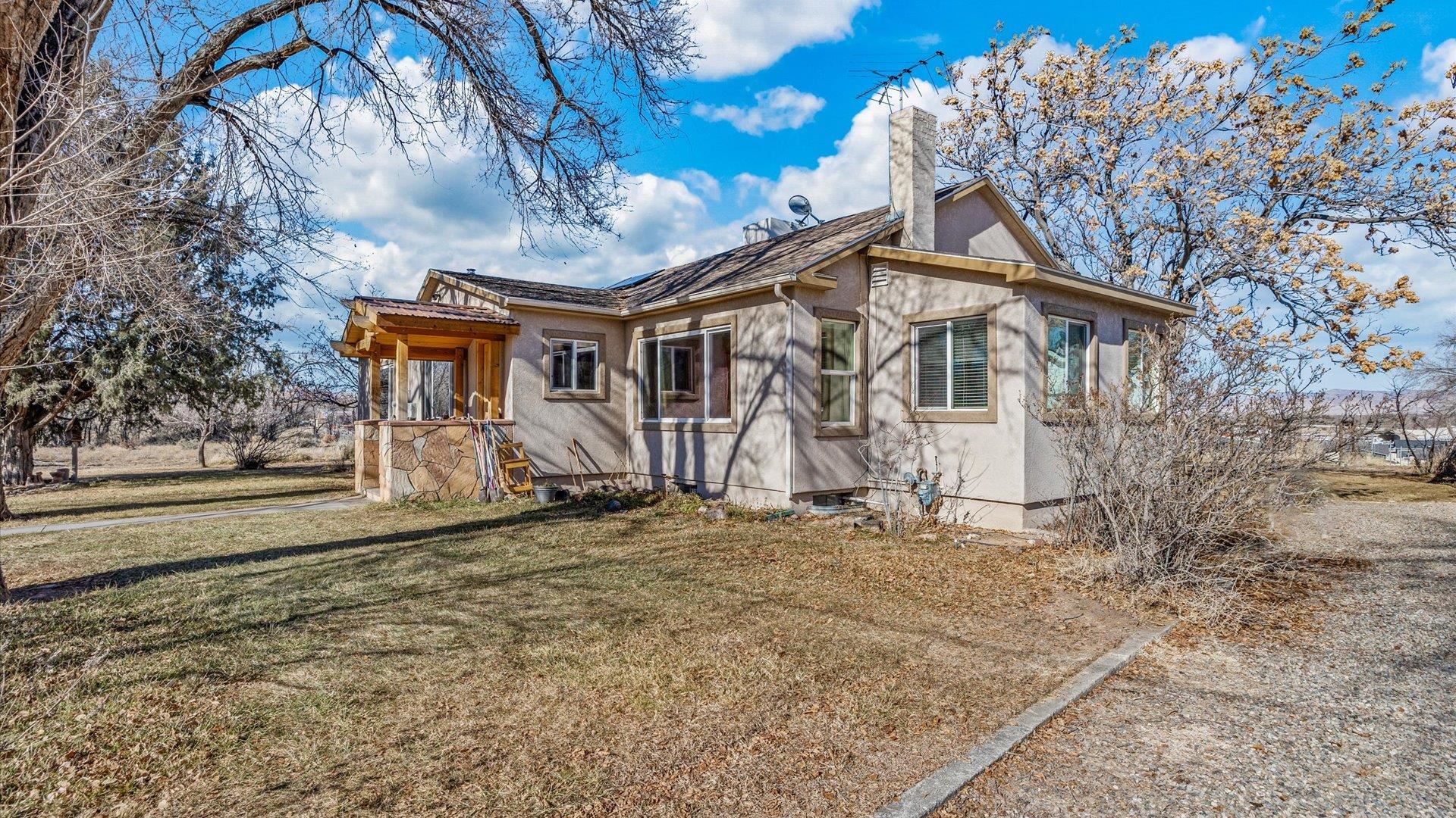 2736 B Road Property Photo 1