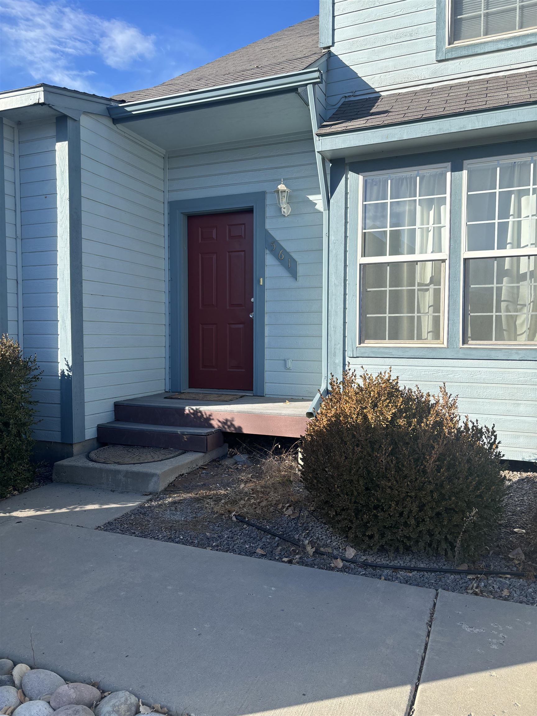 561 W Willow Court Property Photo 3