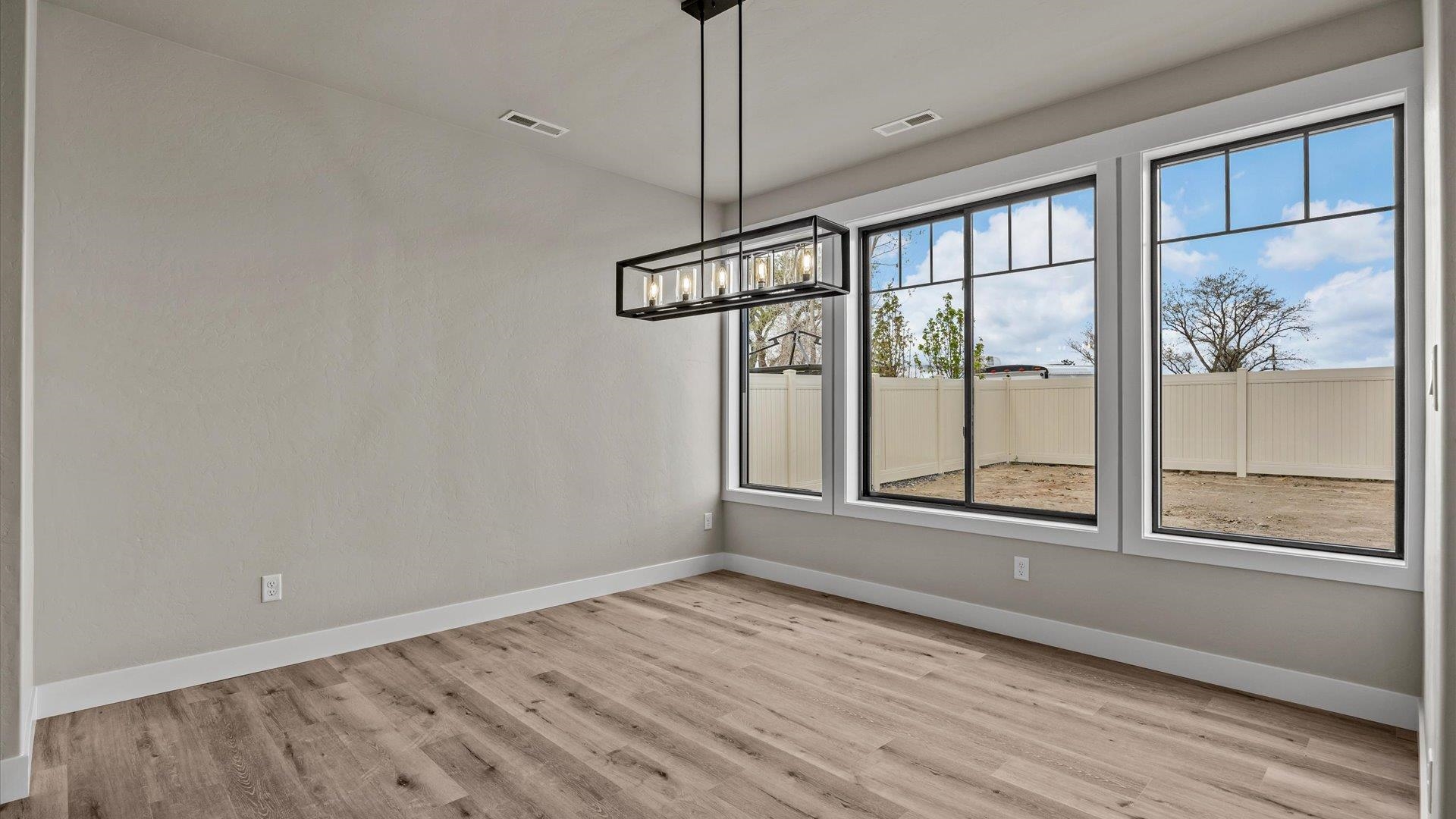833 Ambrosia Avenue Property Photo 14