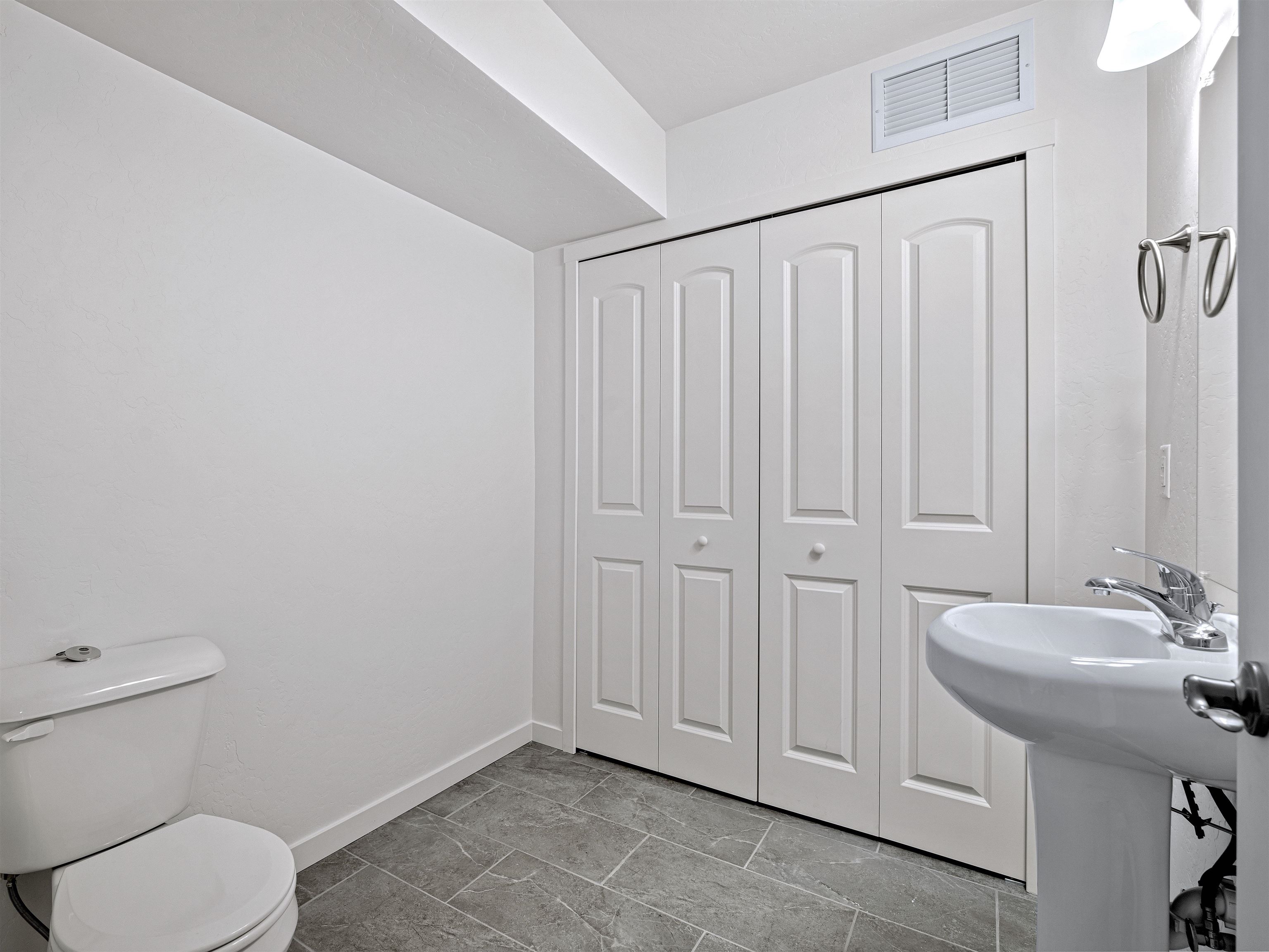 2363 Zion Canyon Avenue Property Photo 5