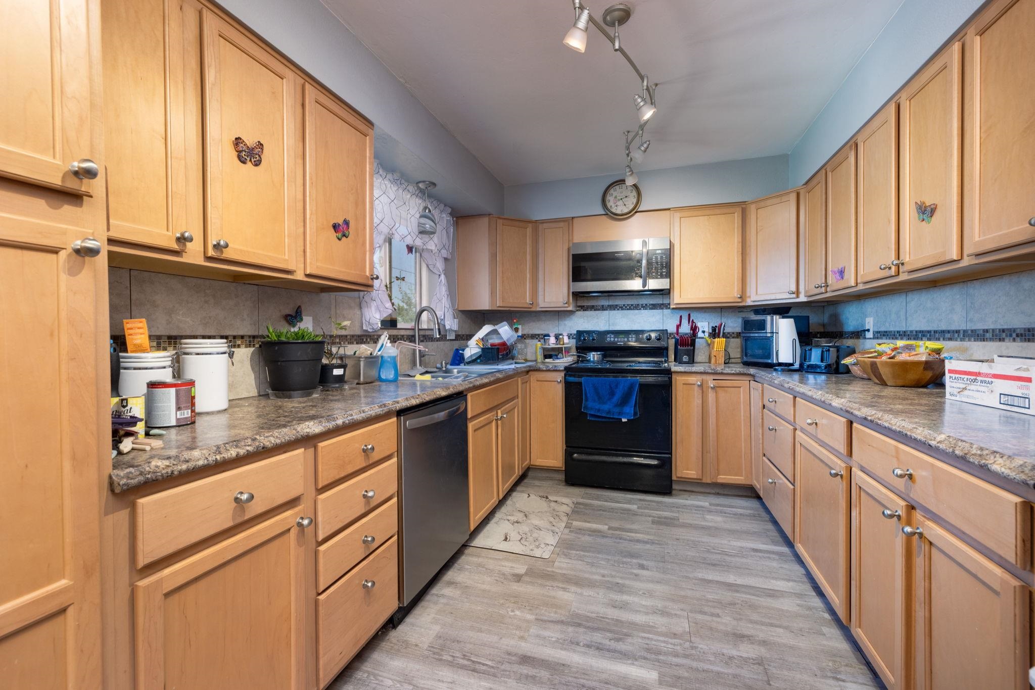 3176 William Drive Property Photo 5
