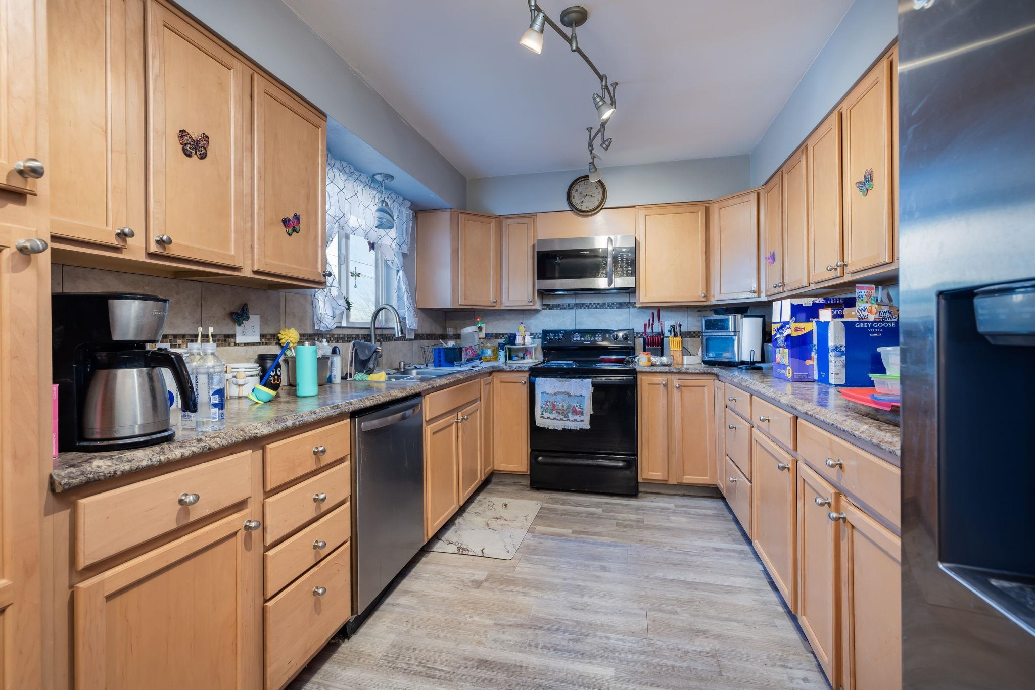 3176 William Drive Property Photo 6