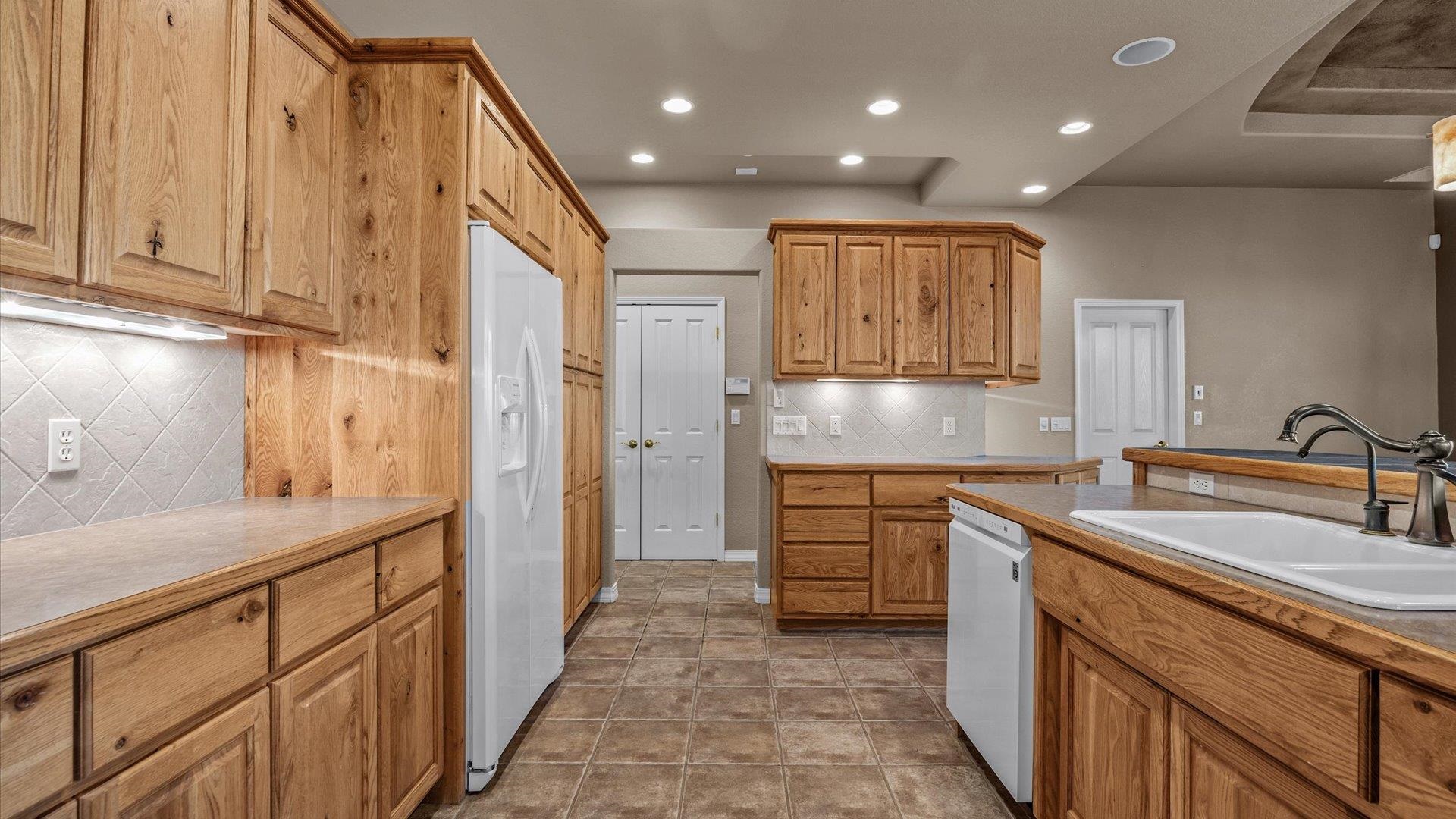 2426 H Road Property Photo 12