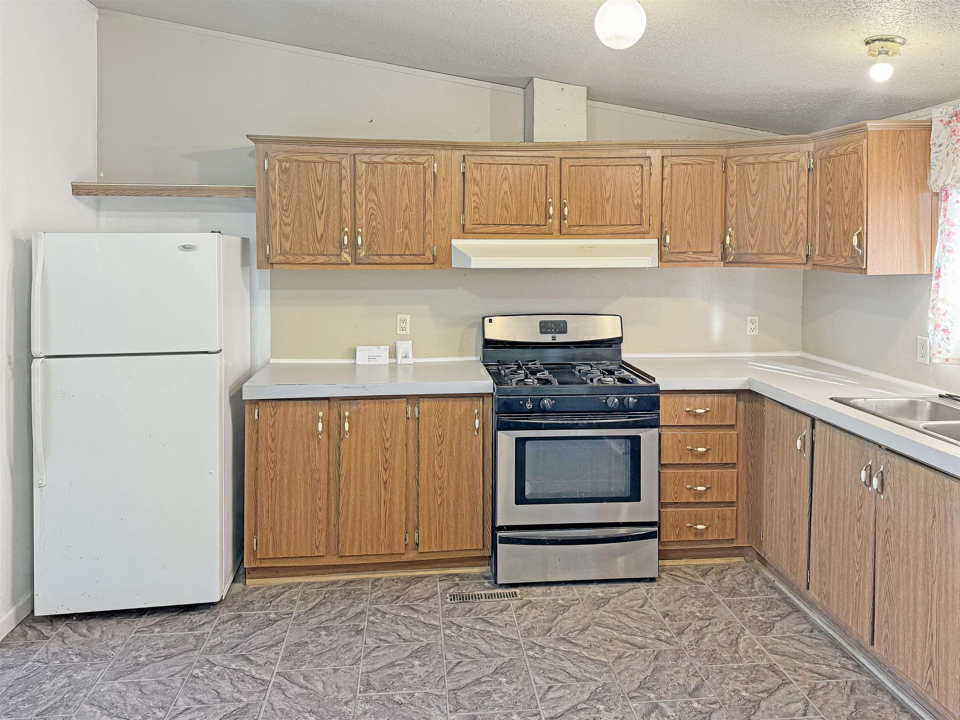 1042 Carbonera Avenue Property Photo 3