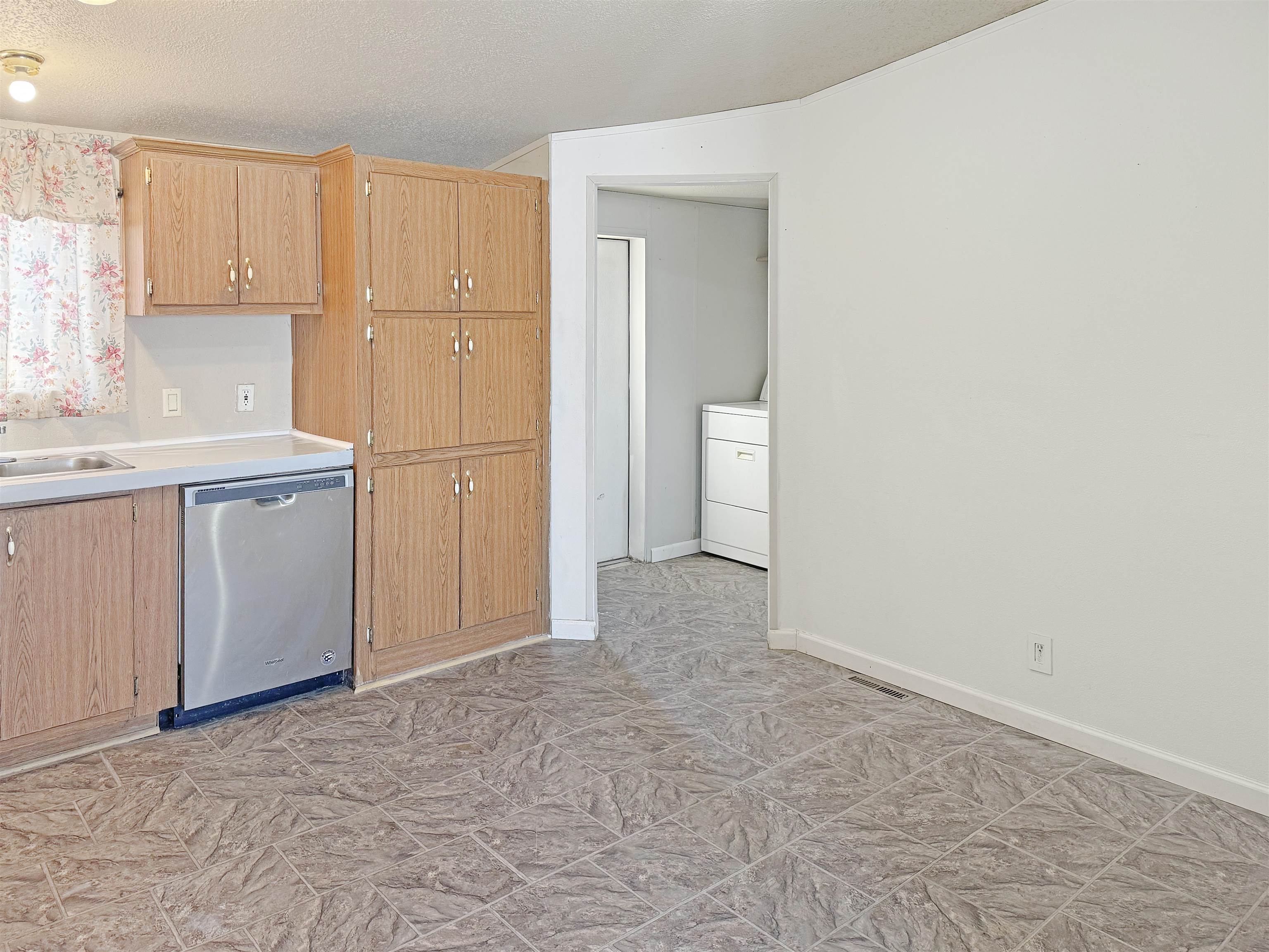 1042 Carbonera Avenue Property Photo 4