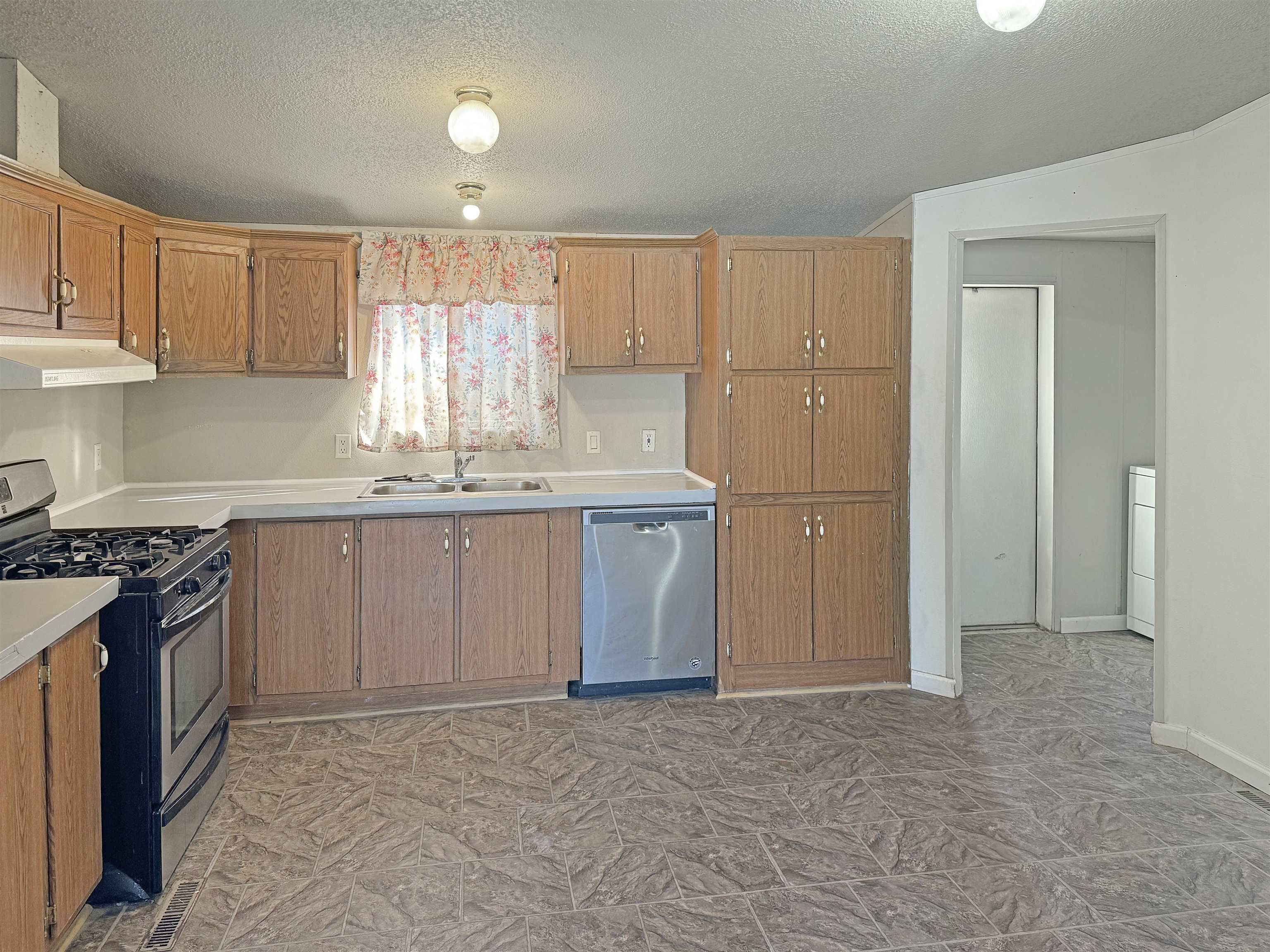 1042 Carbonera Avenue Property Photo 5