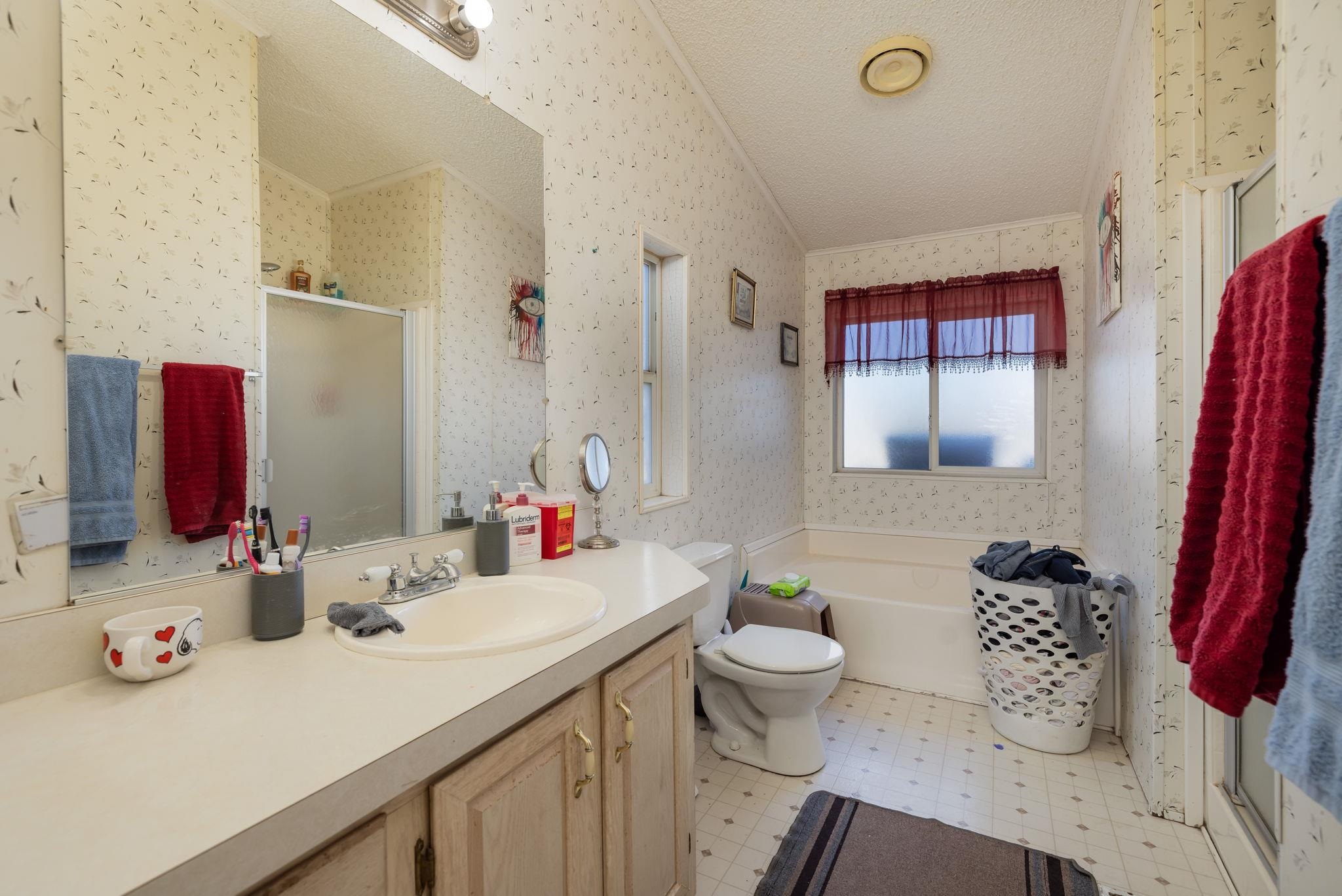 1576 10 Road Property Photo 4