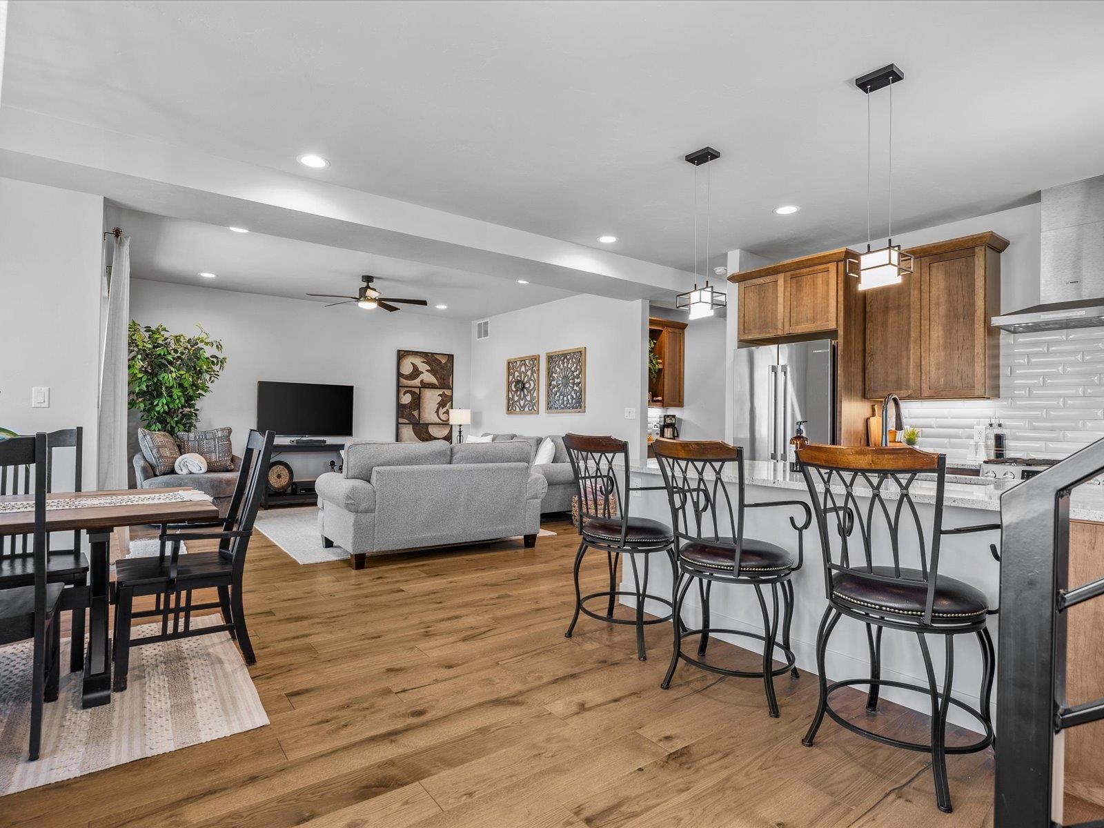 365 W Ridges Boulevard Property Photo 7