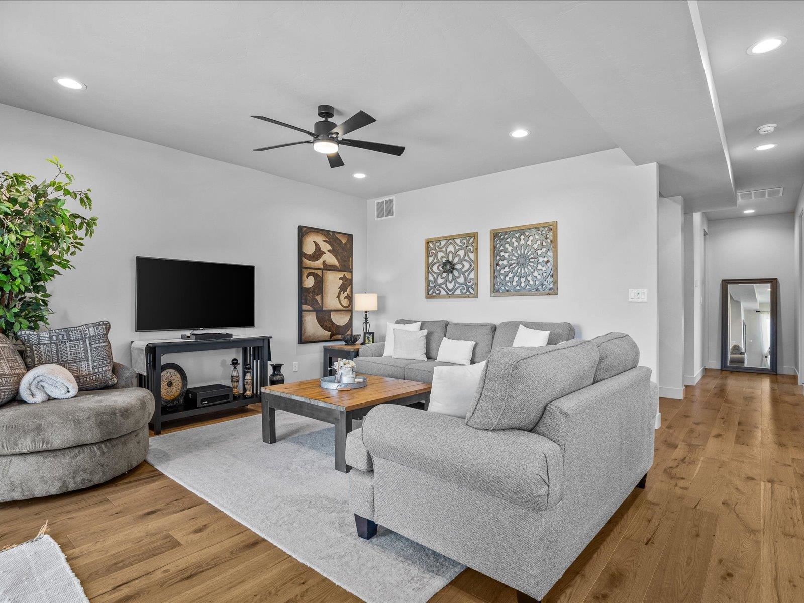 365 W Ridges Boulevard Property Photo 8