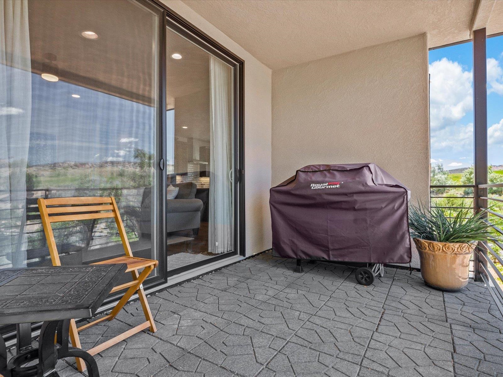 365 W Ridges Boulevard Property Photo 17